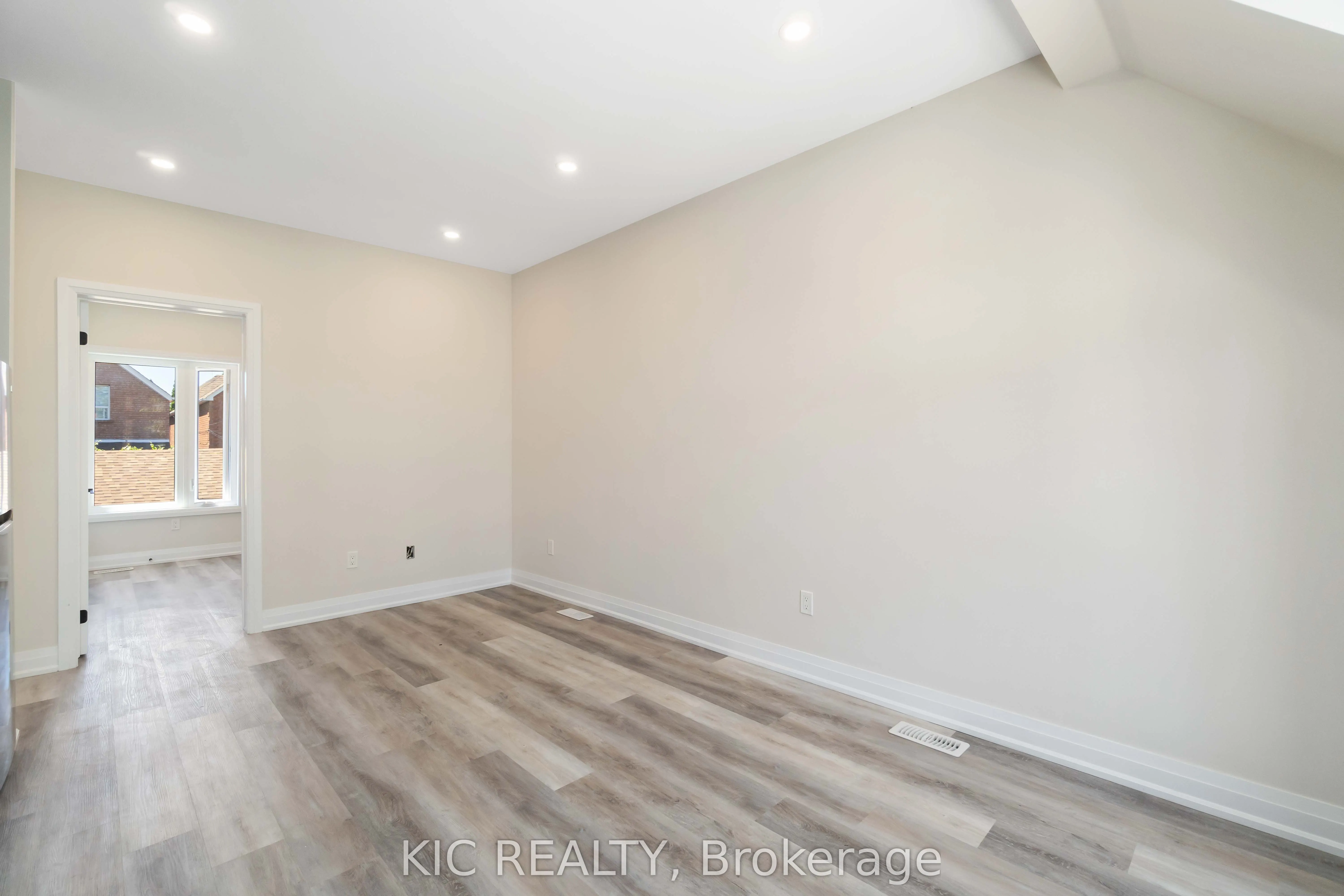 18 Somerset Avenue