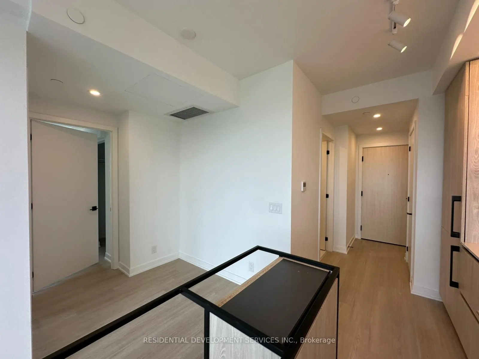 699 Sheppard Avenue E, #520