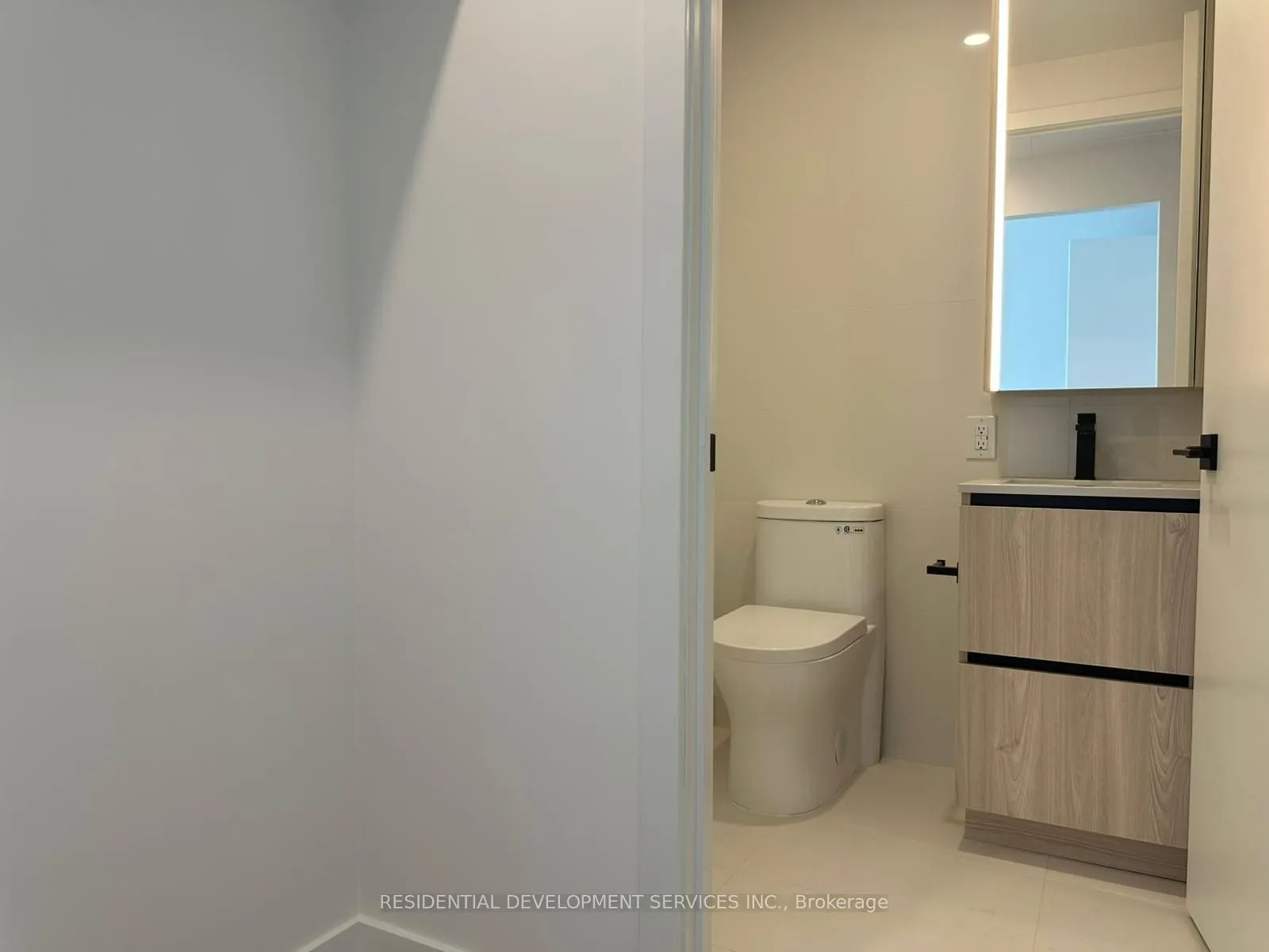 699 Sheppard Avenue E, #520