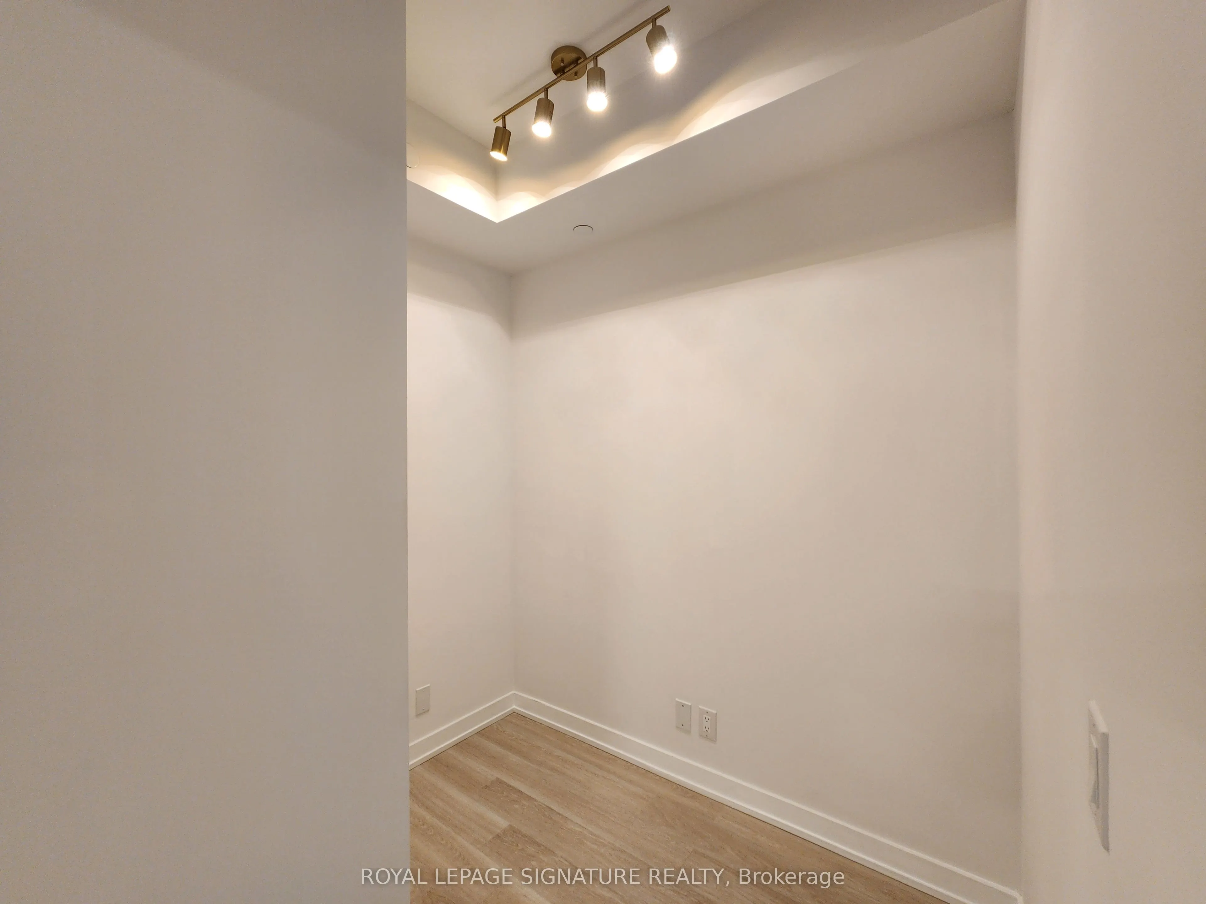 30 Tretti Way, #905