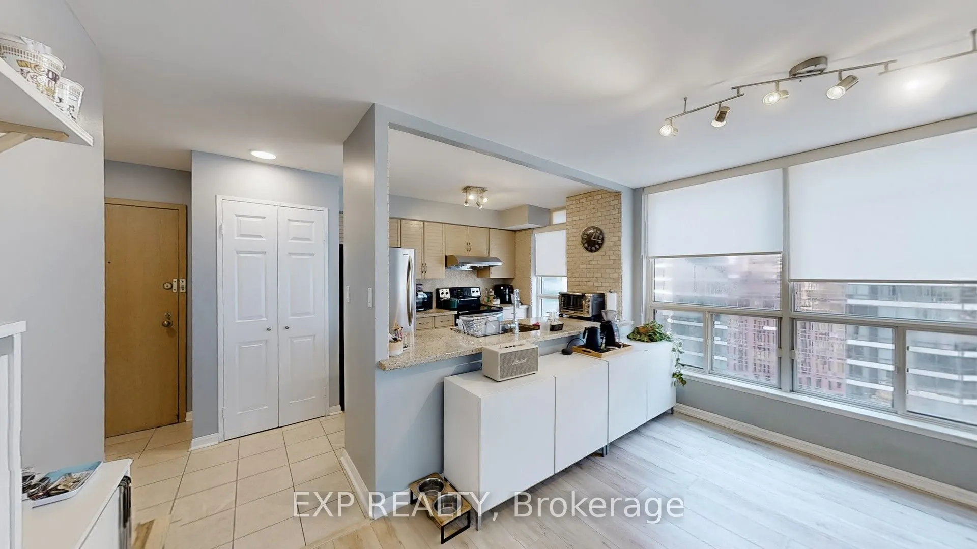 24 Wellesley Street W, #1105