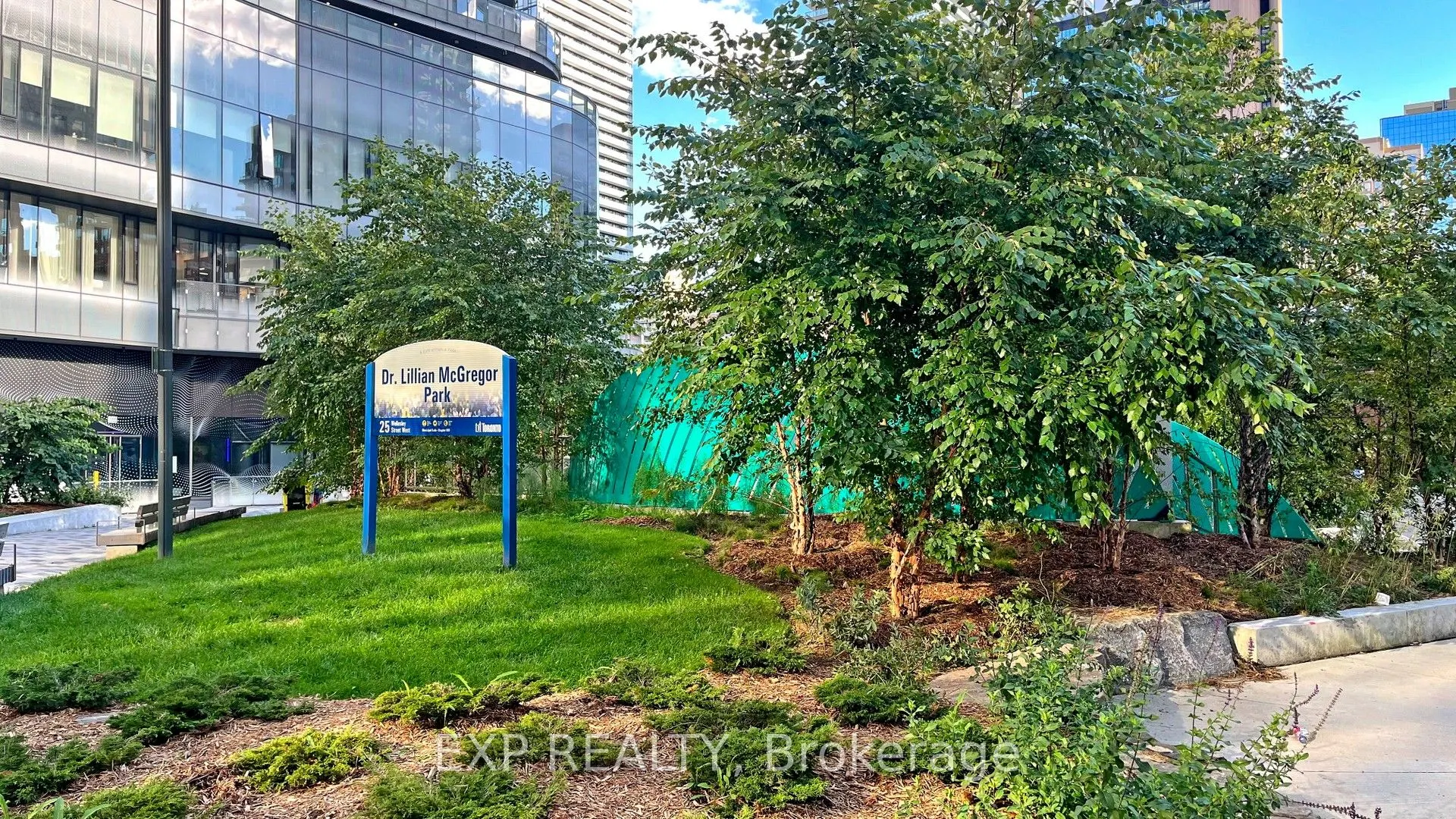 24 Wellesley Street W, #1105