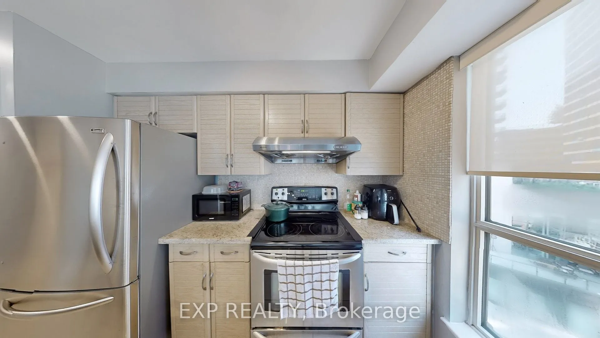 24 Wellesley Street W, #1105