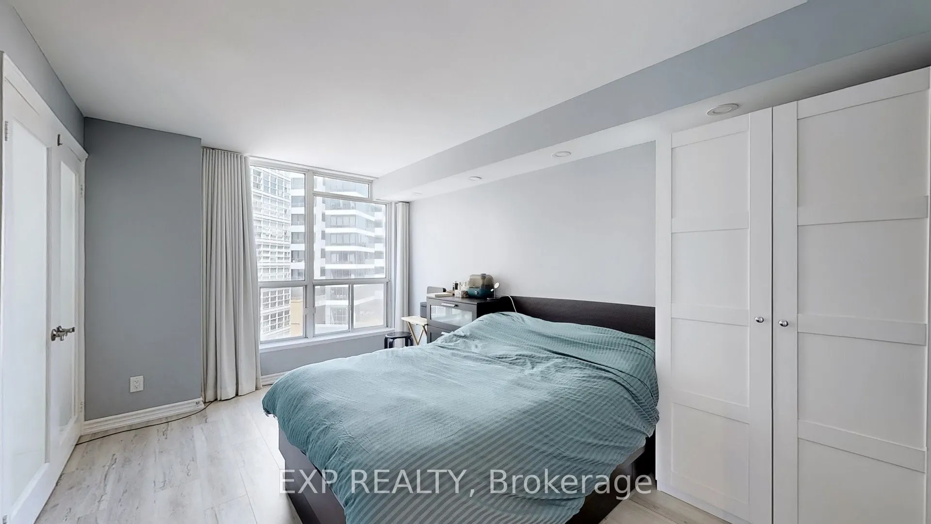 24 Wellesley Street W, #1105
