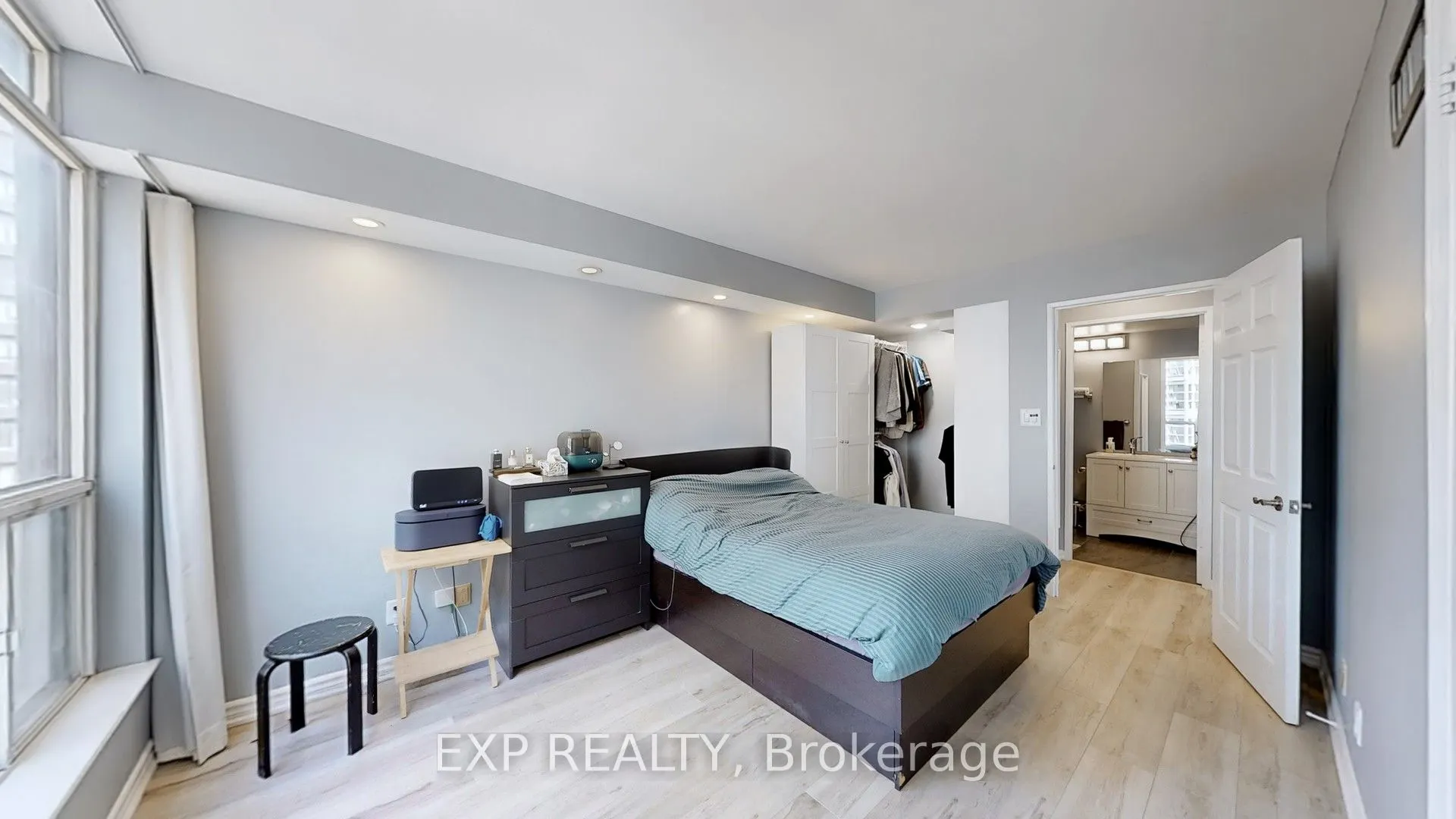 24 Wellesley Street W, #1105