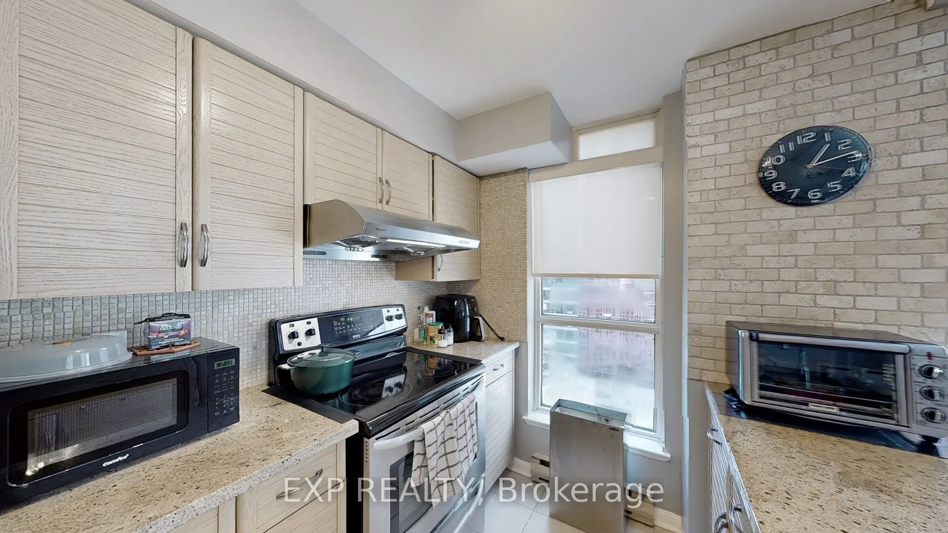 24 Wellesley Street W, #1105