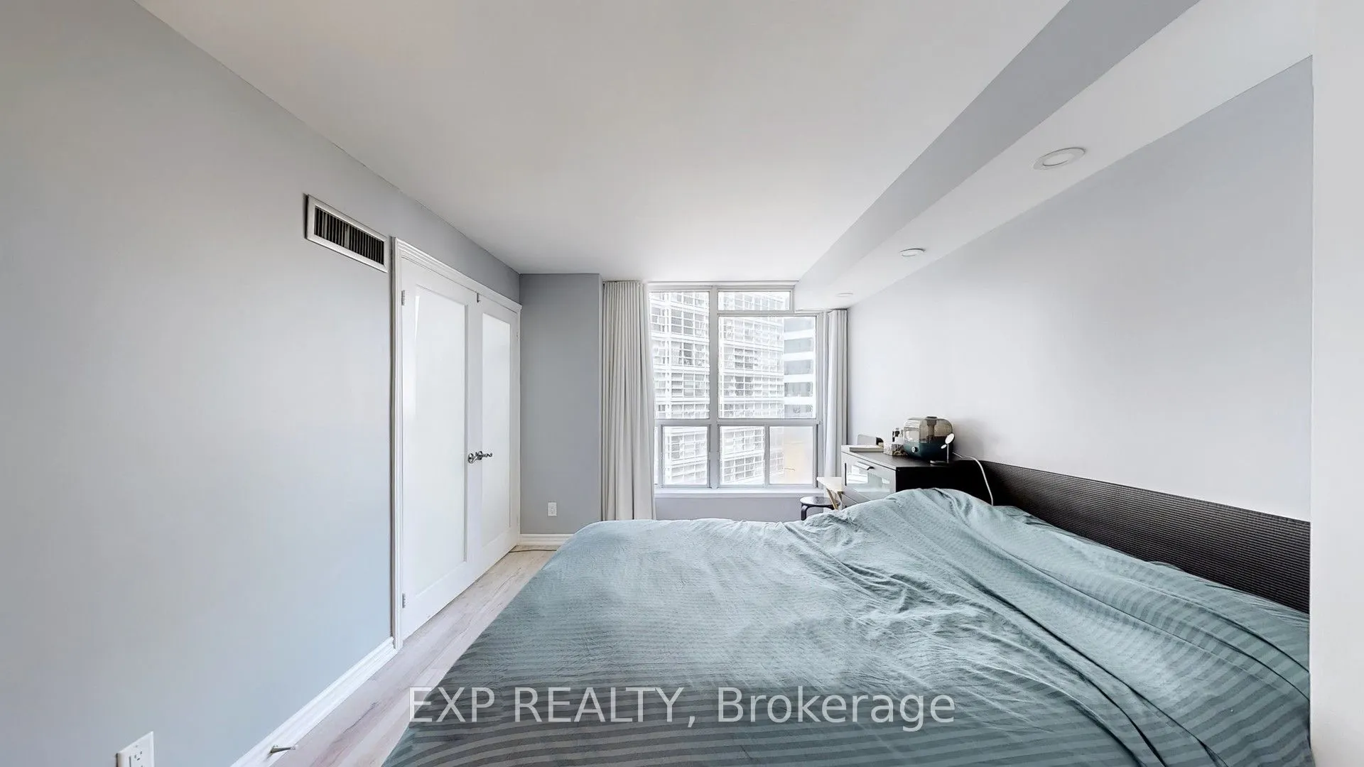 24 Wellesley Street W, #1105