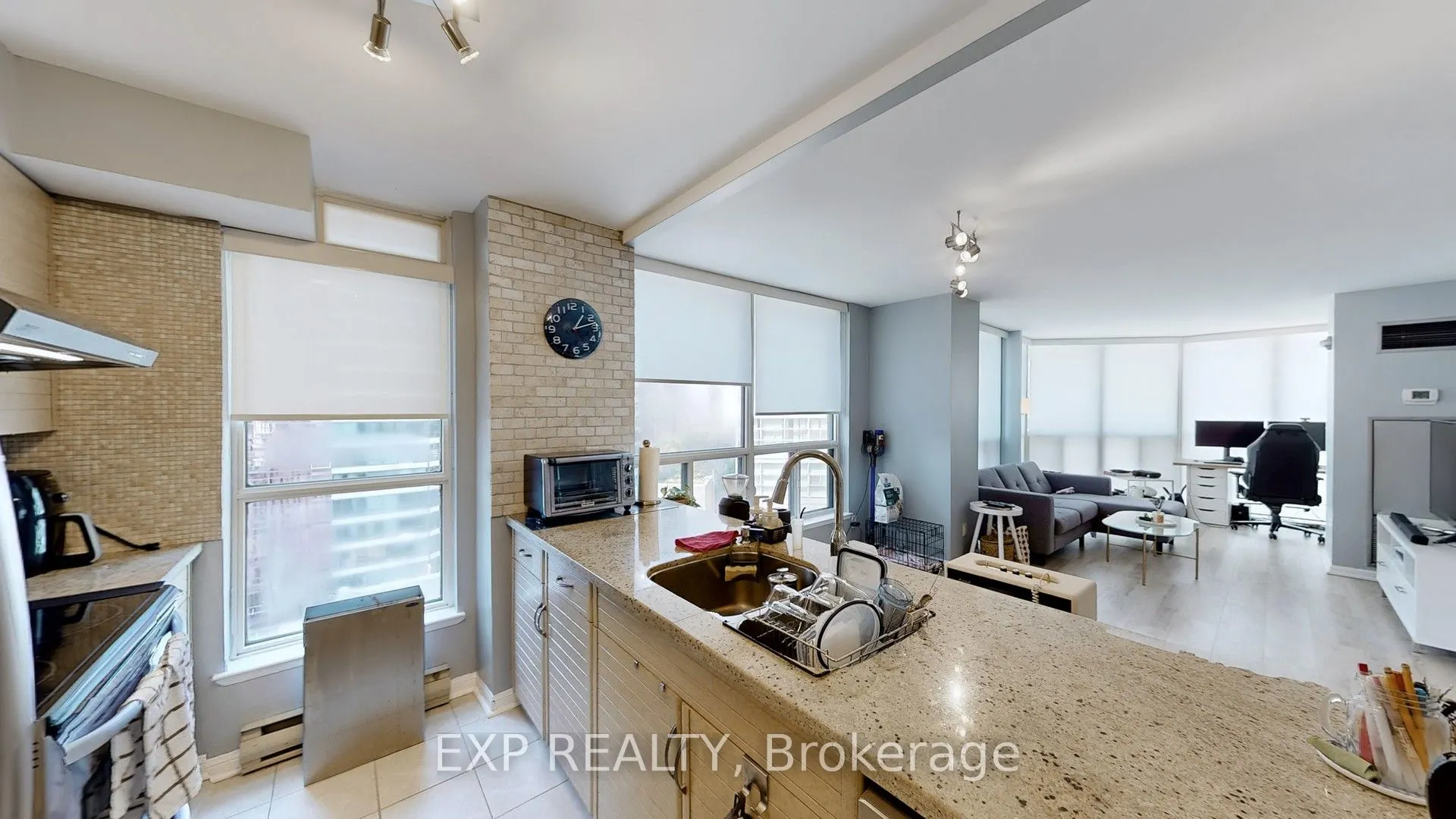 24 Wellesley Street W, #1105