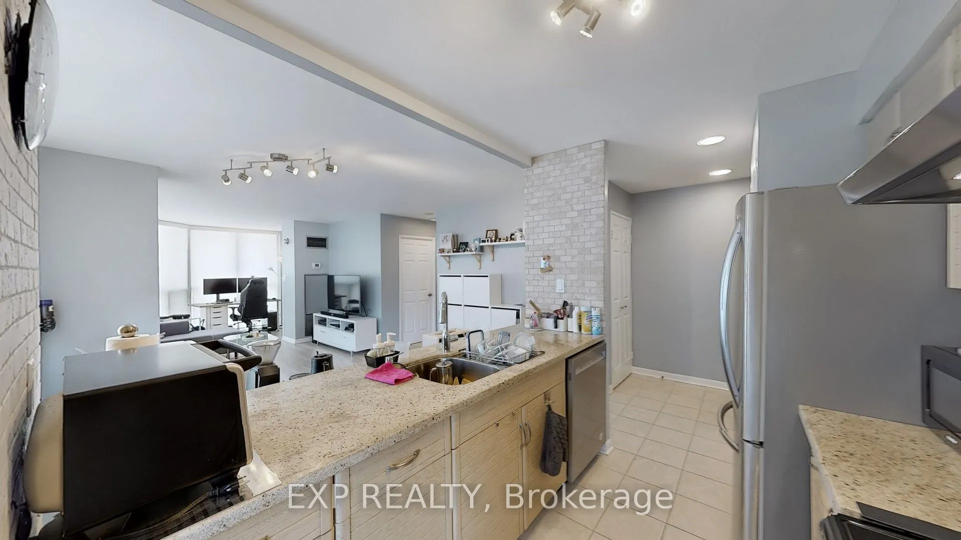 24 Wellesley Street W, #1105