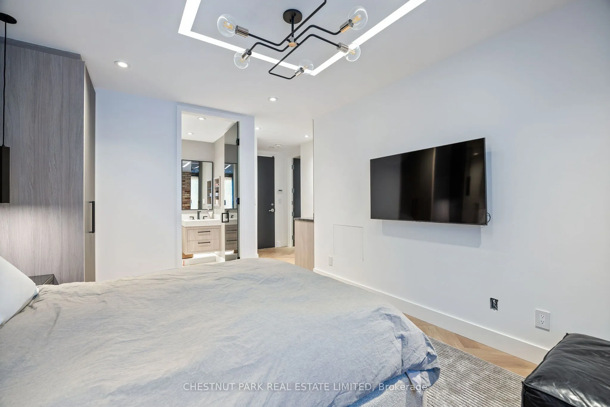 113 Dupont Street, #201