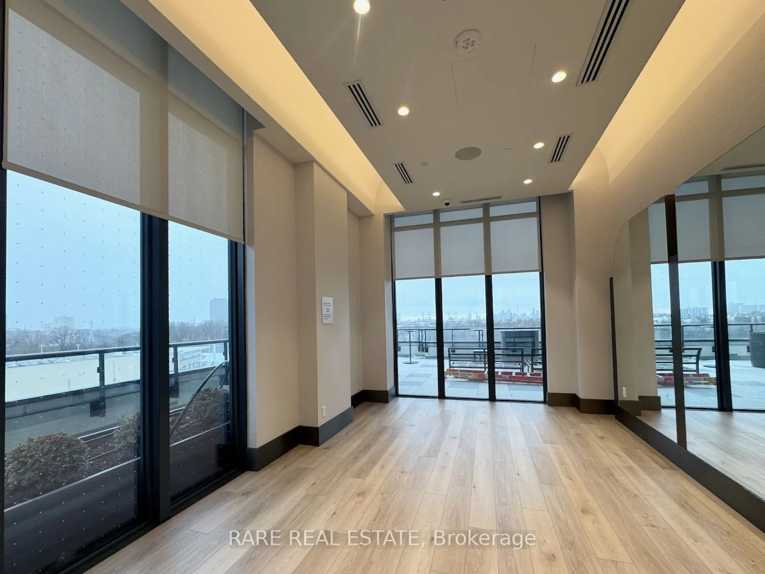 10 Inn on the Park Drive, #1704