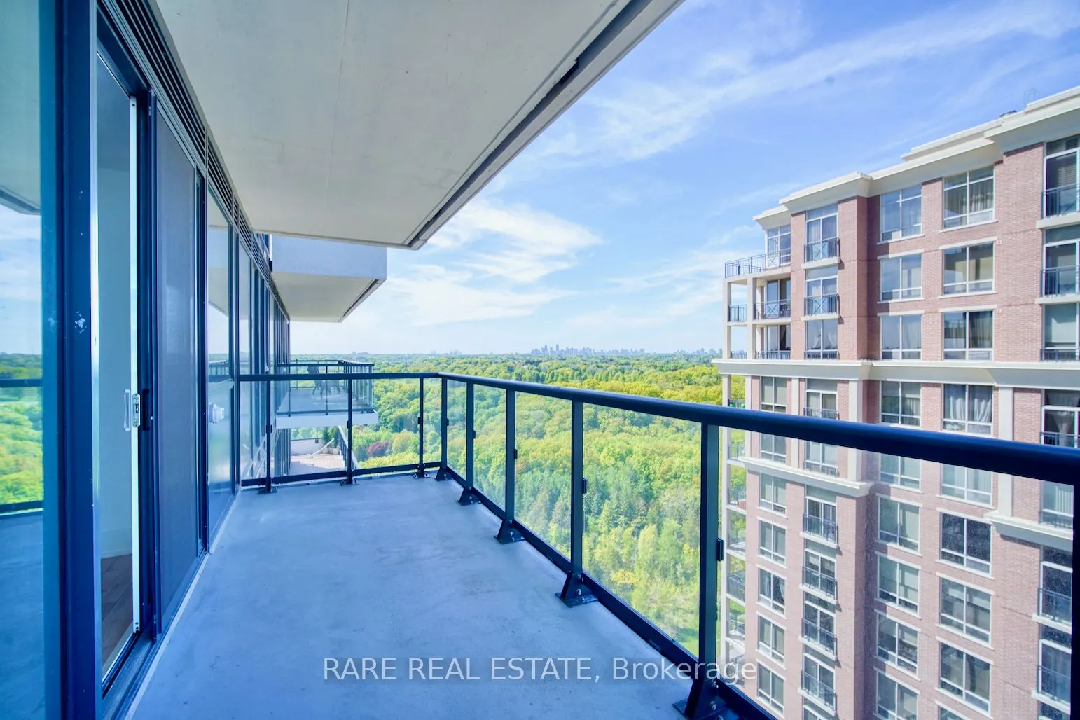 10 Inn on the Park Drive, #1704