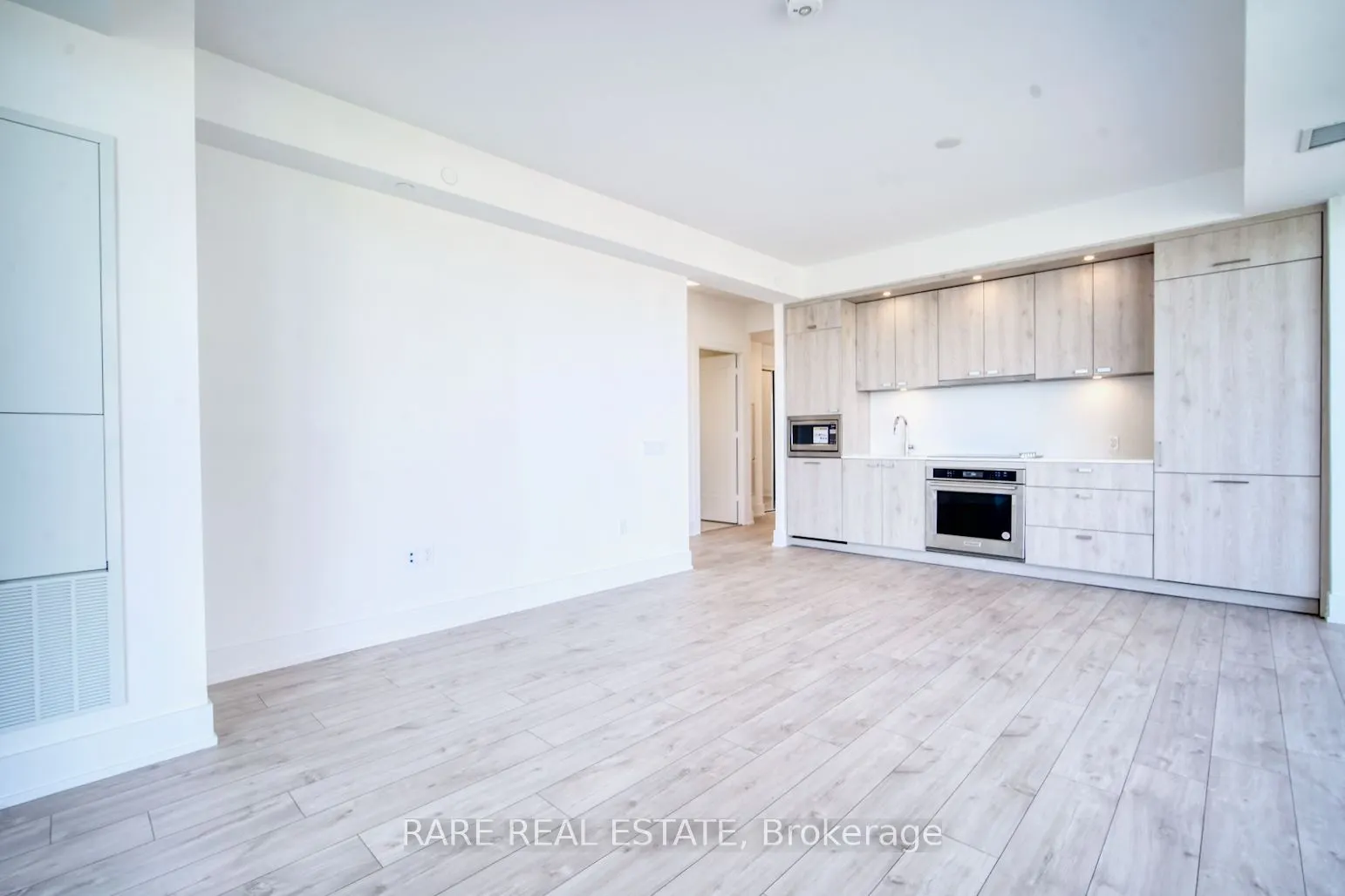 10 Inn on the Park Drive, #1704