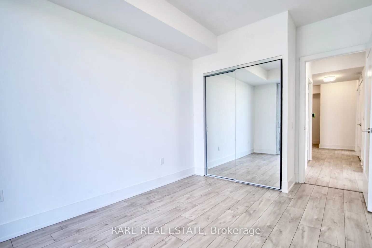 10 Inn on the Park Drive, #1704