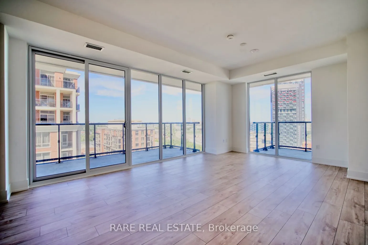 10 Inn on the Park Drive, #1704