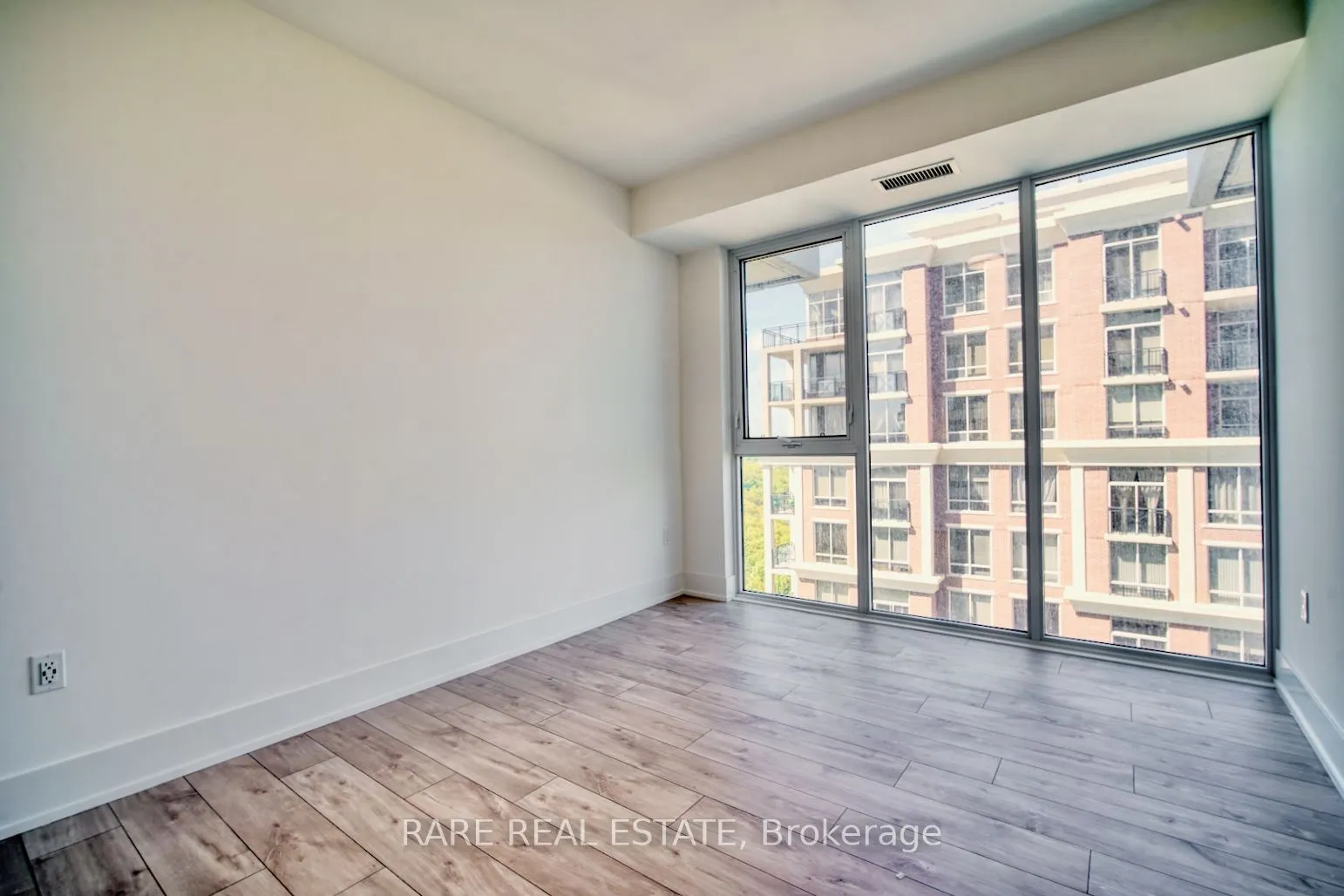 10 Inn on the Park Drive, #1704