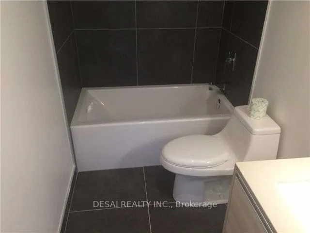 20 Minowan Miikan Lane Street W, #904