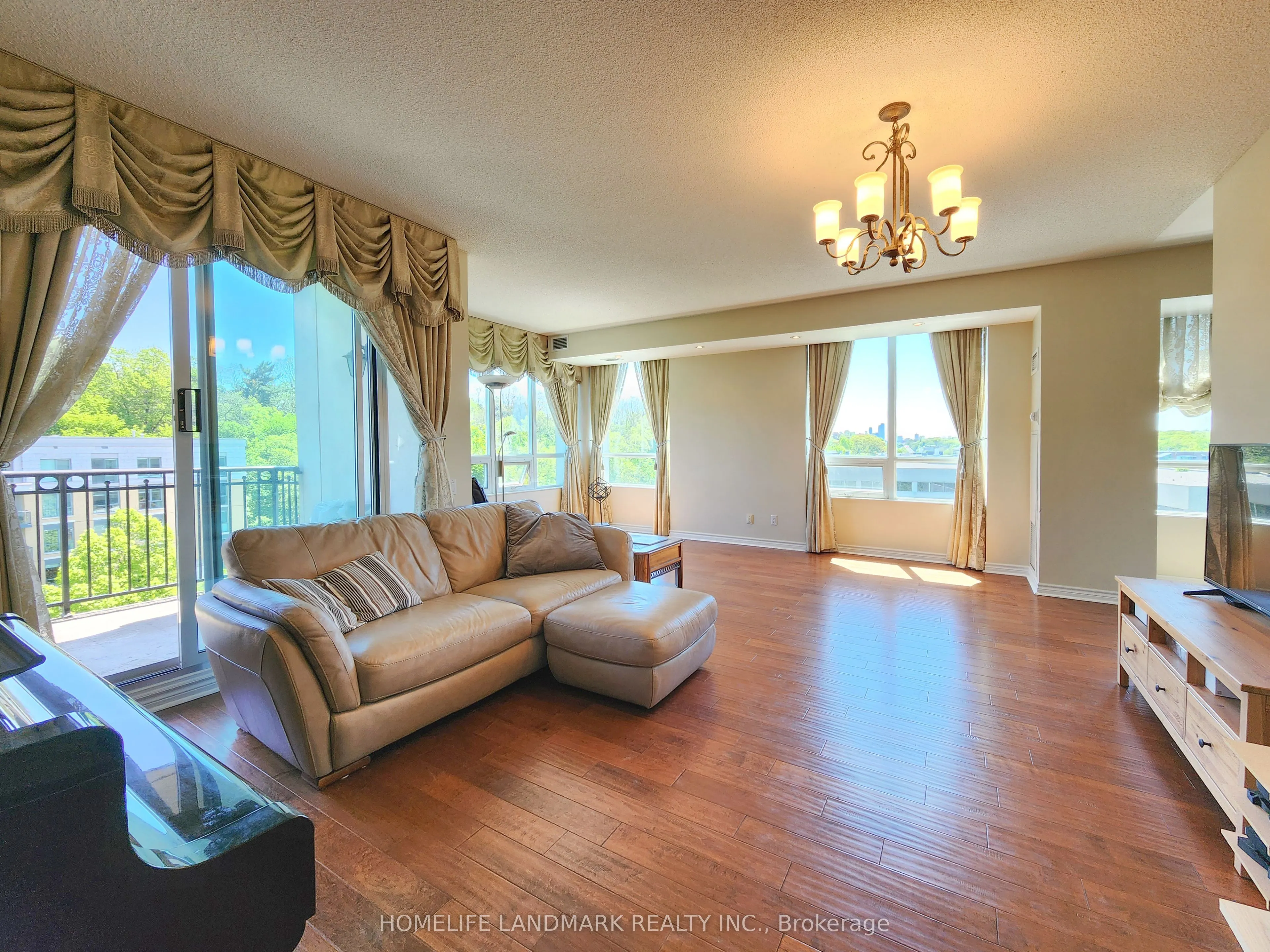 18 William Carson Crescent, #916