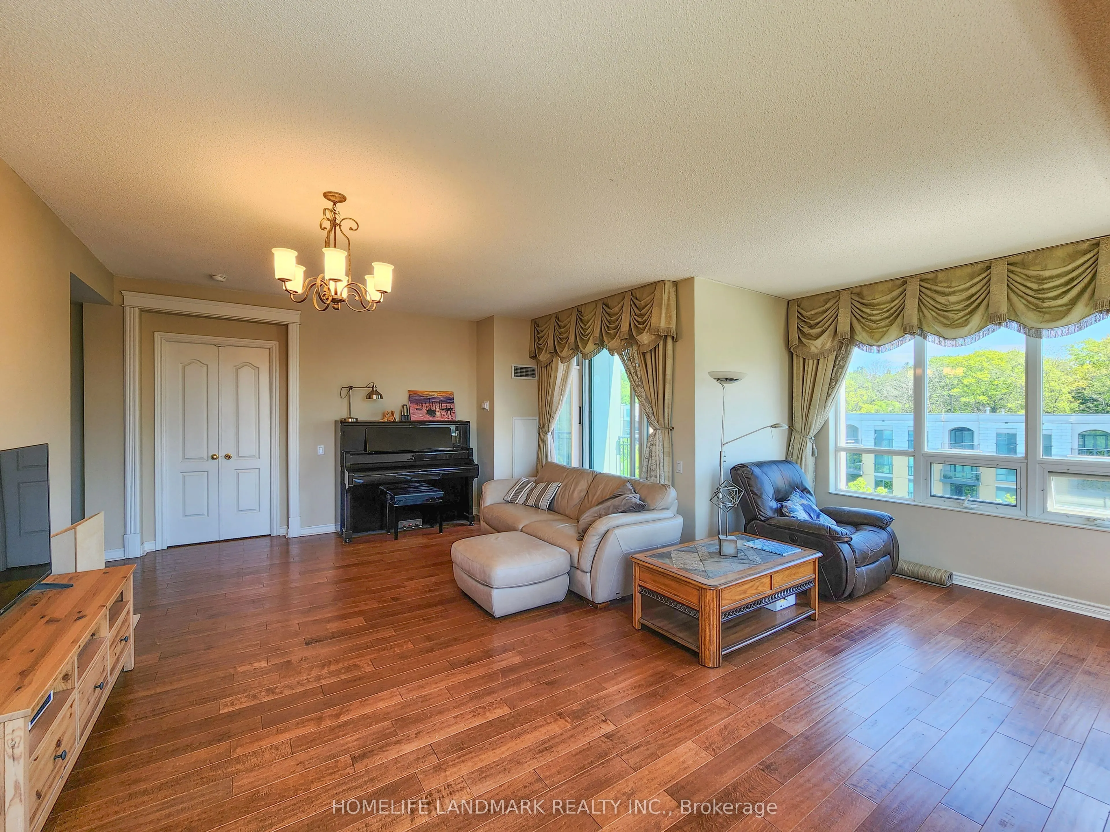 18 William Carson Crescent, #916