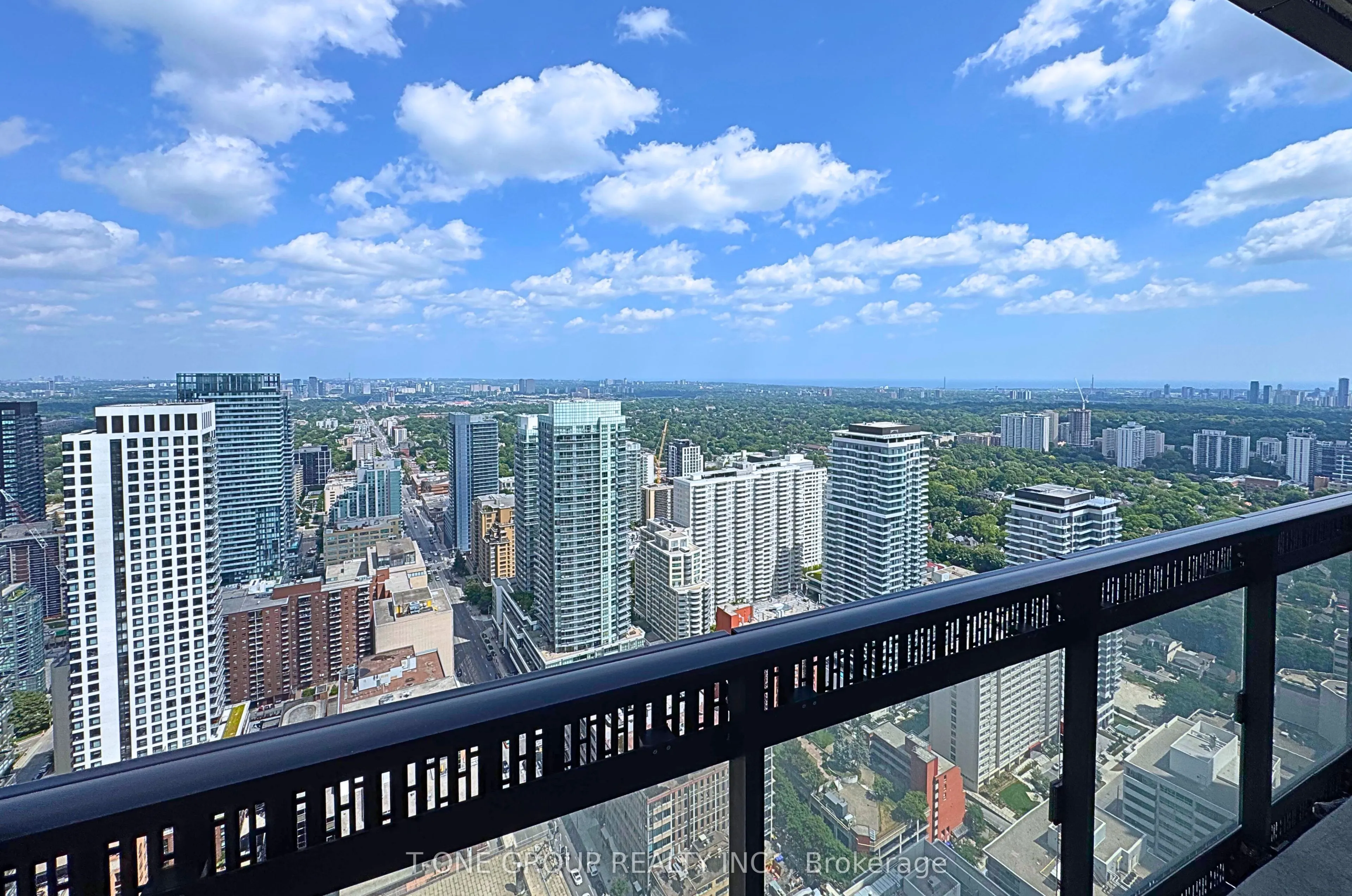 8 Eglinton Avenue E, #4009