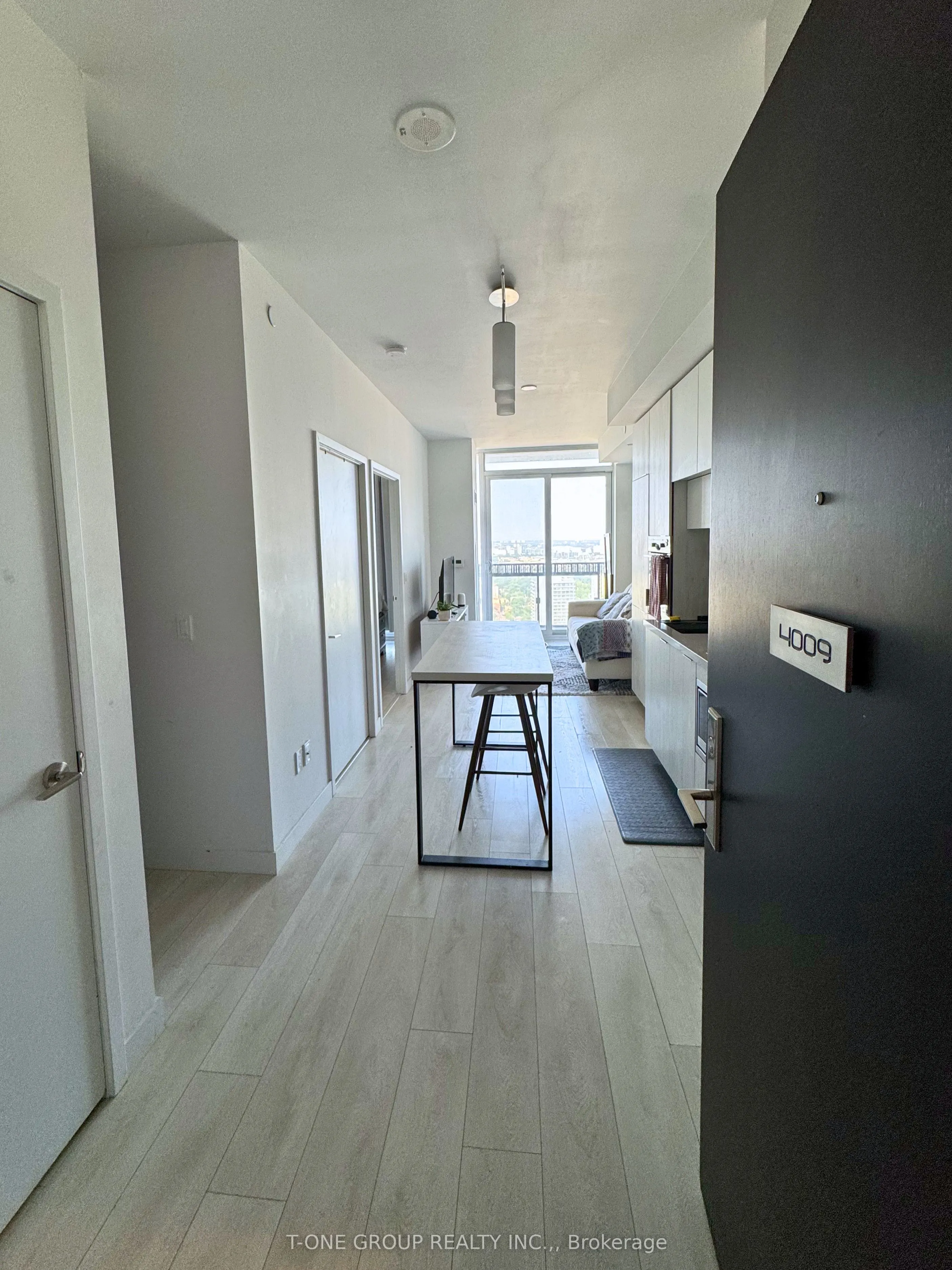 8 Eglinton Avenue E, #4009