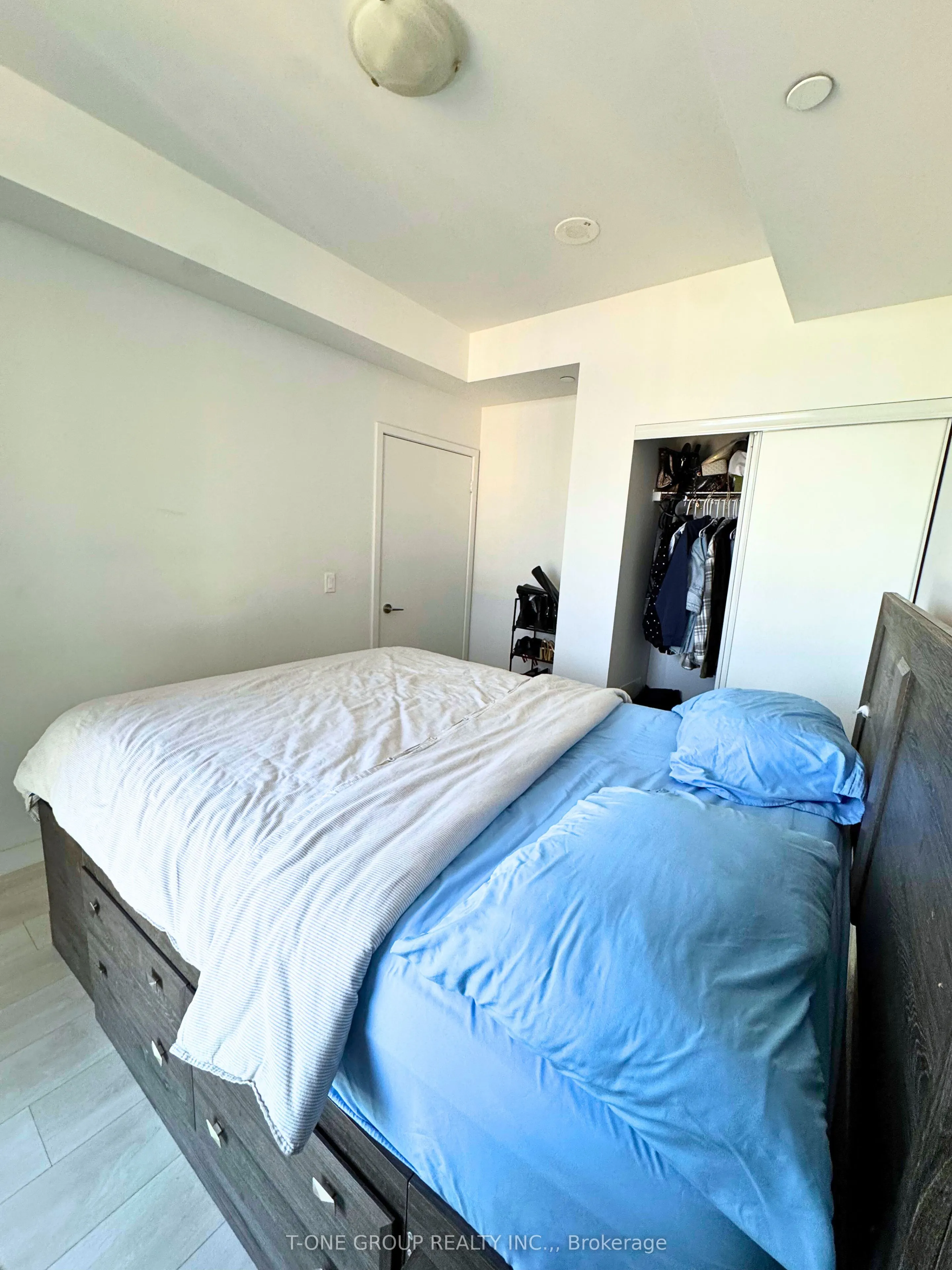 8 Eglinton Avenue E, #4009