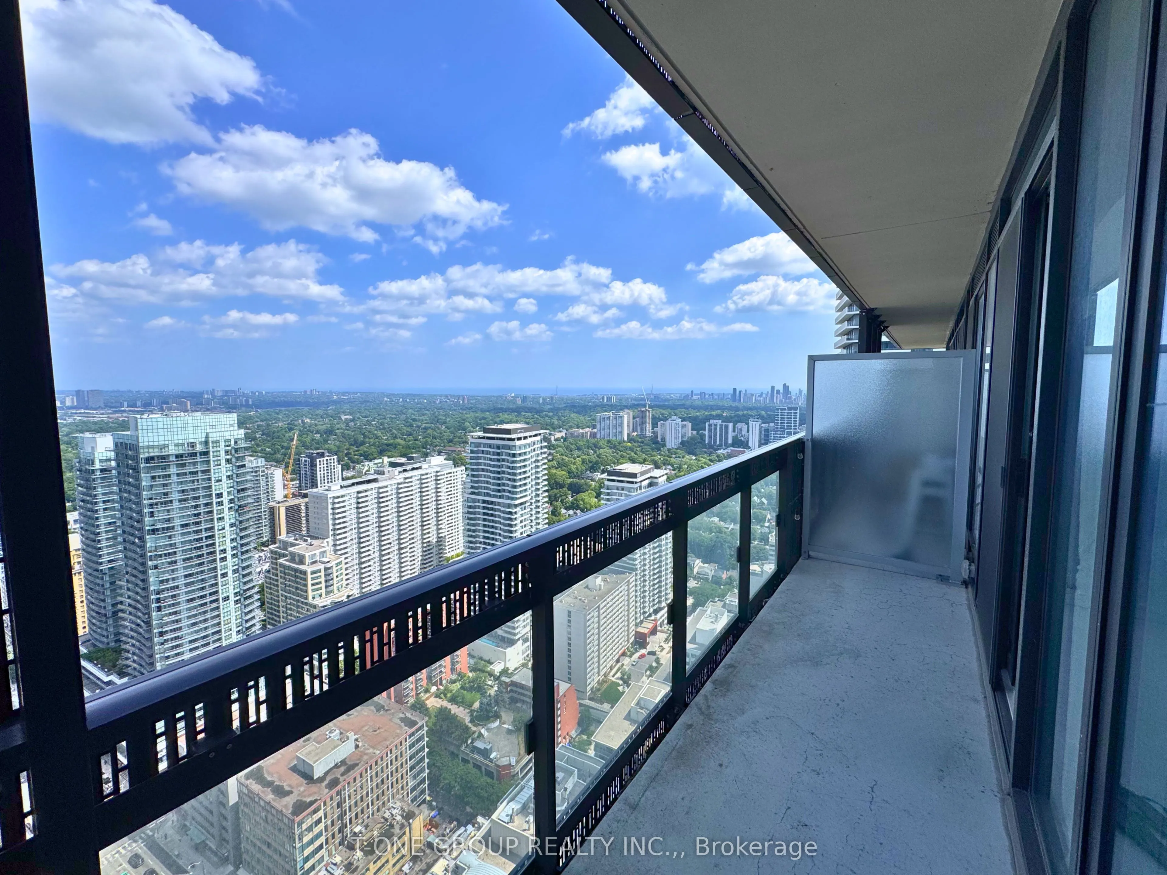 8 Eglinton Avenue E, #4009