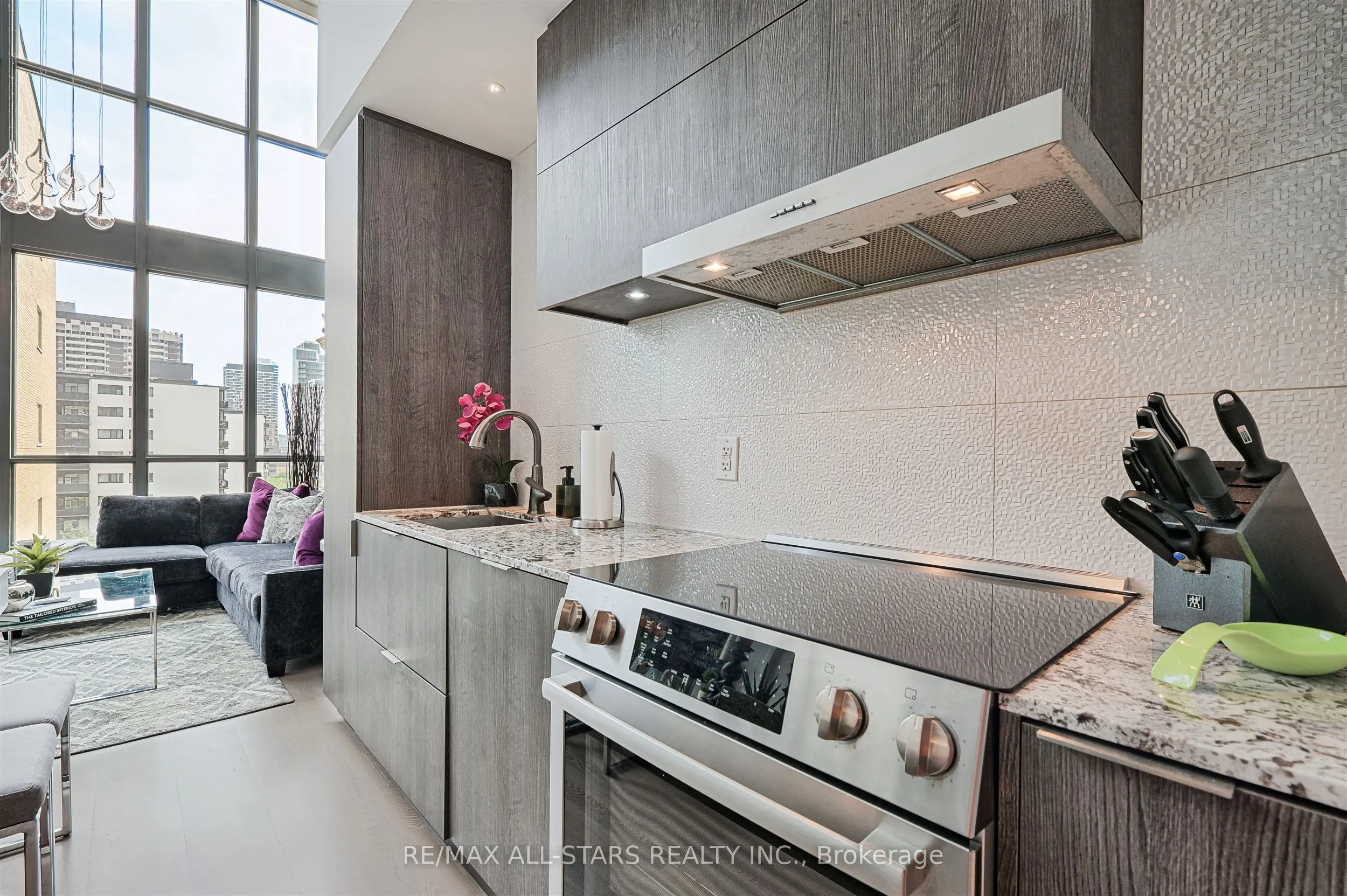 101 Charles Street E, #803