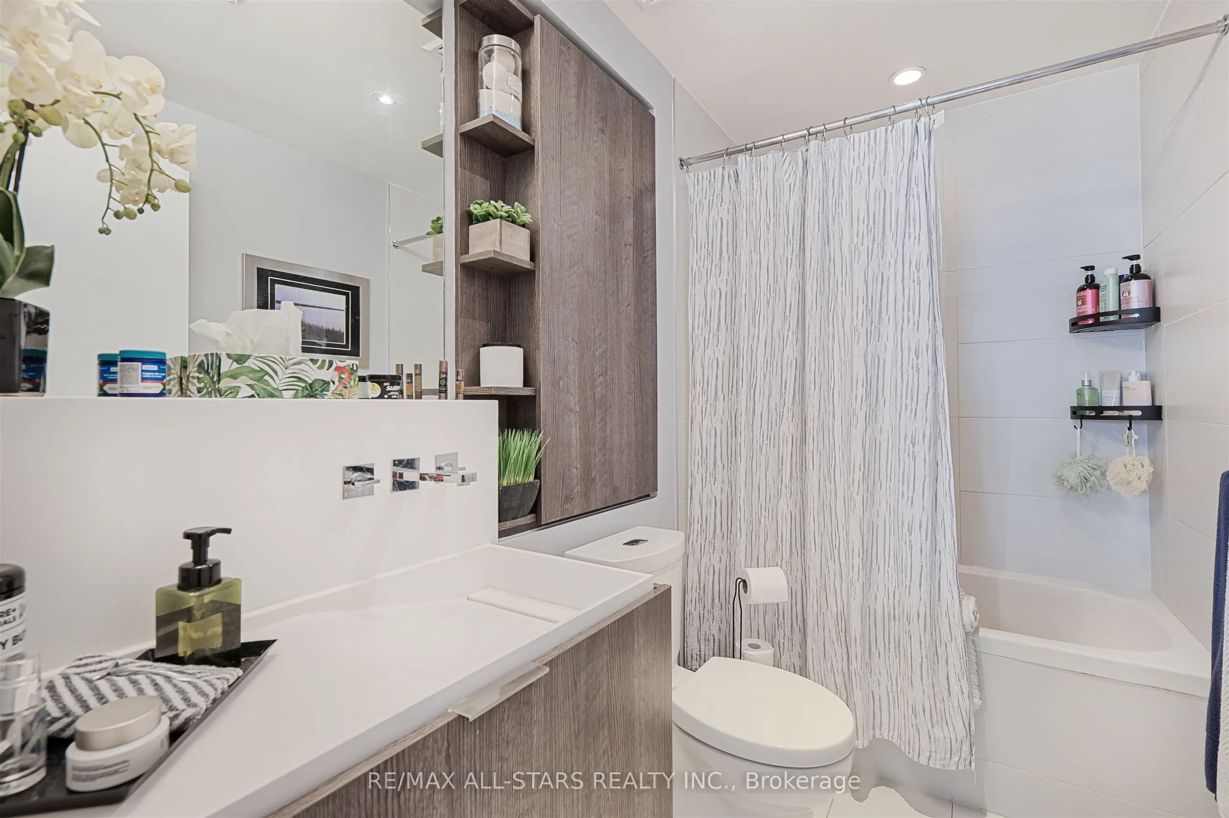 101 Charles Street E, #803