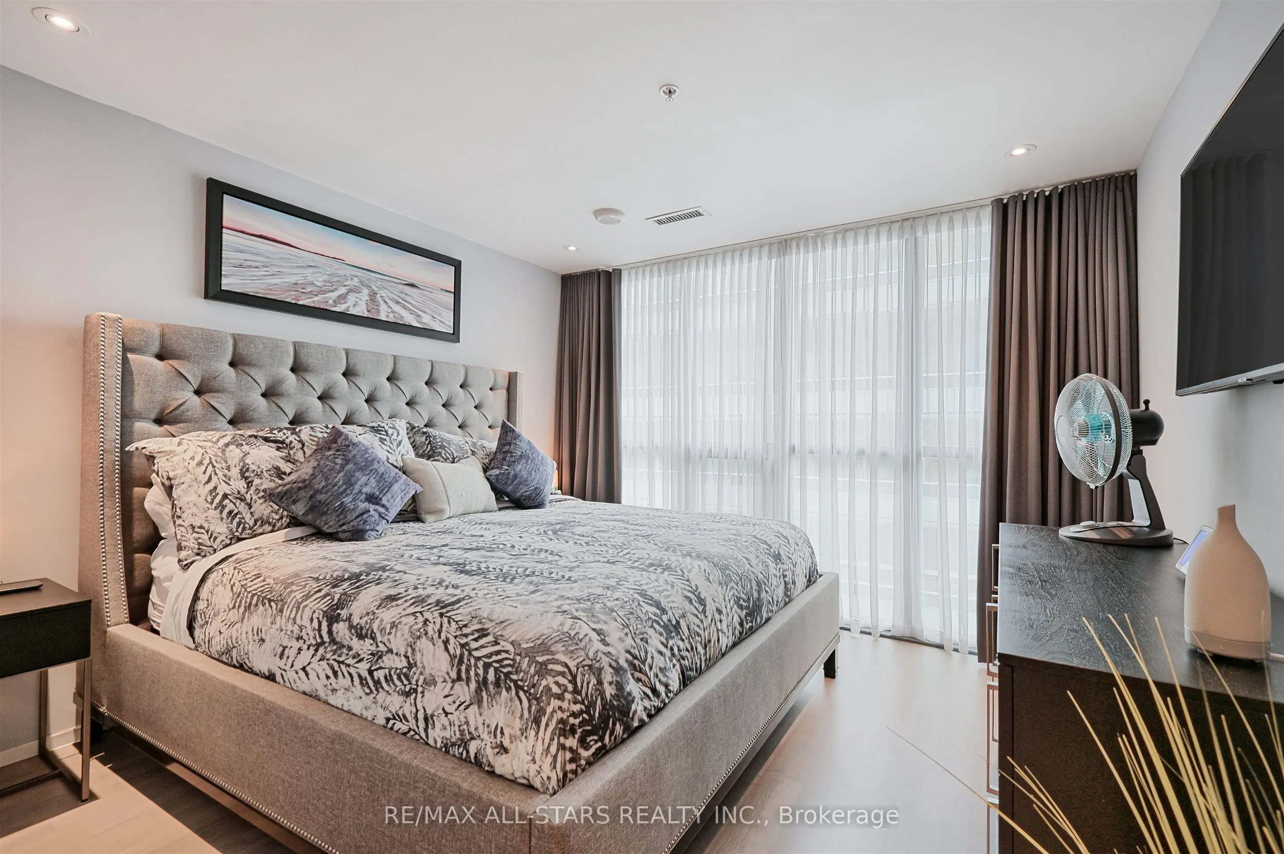 101 Charles Street E, #803