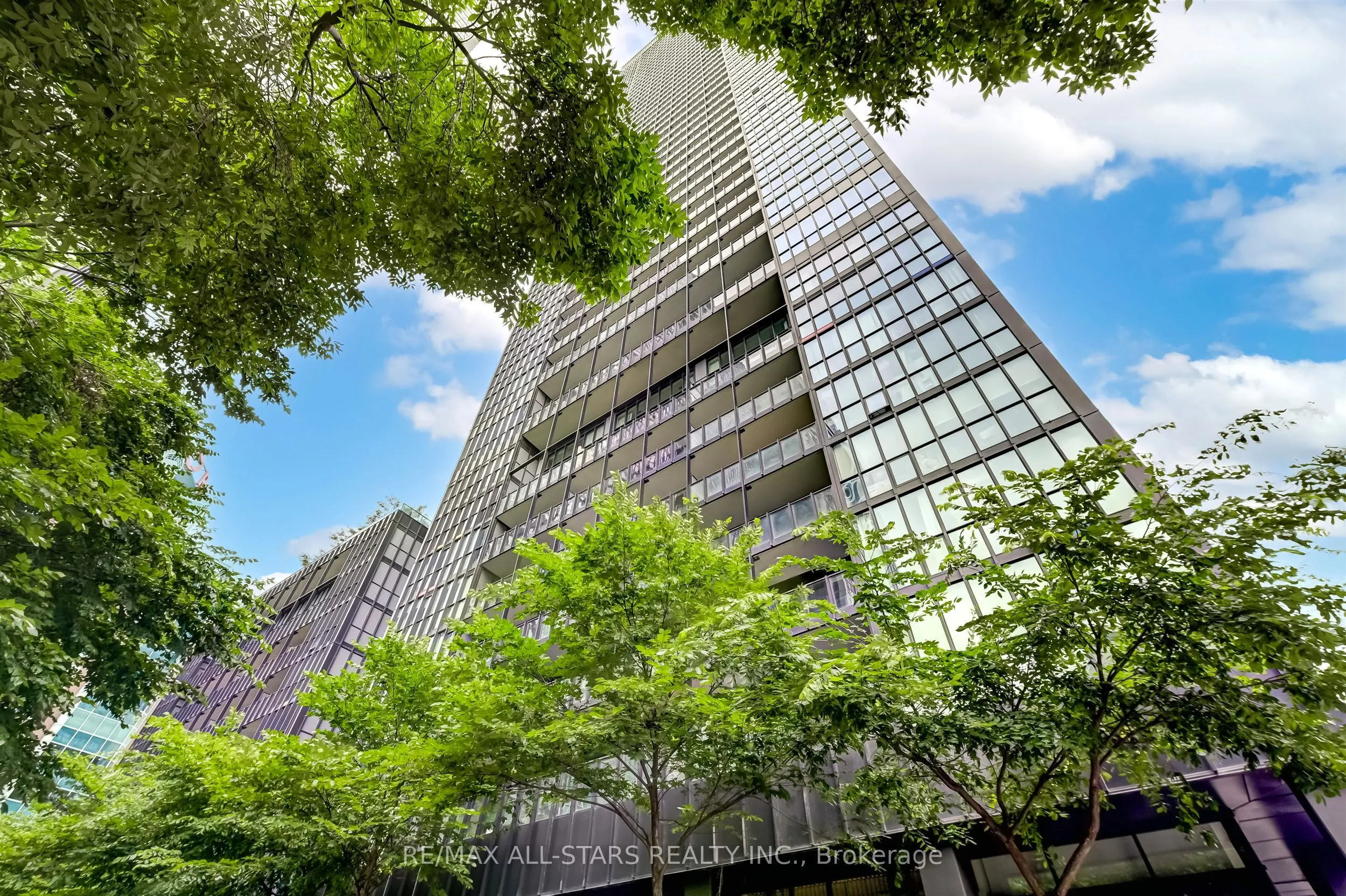 101 Charles Street E, #803