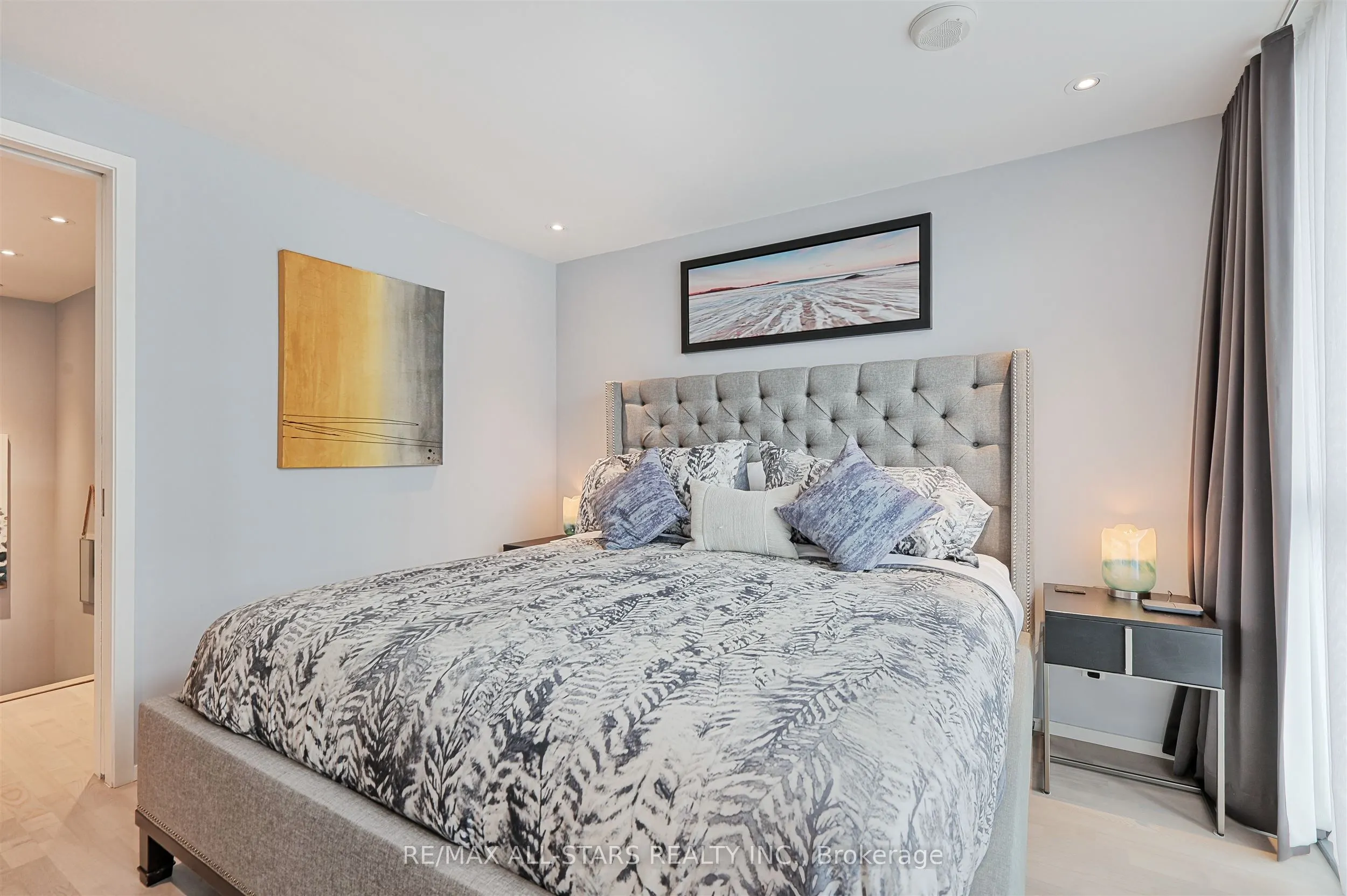 101 Charles Street E, #803