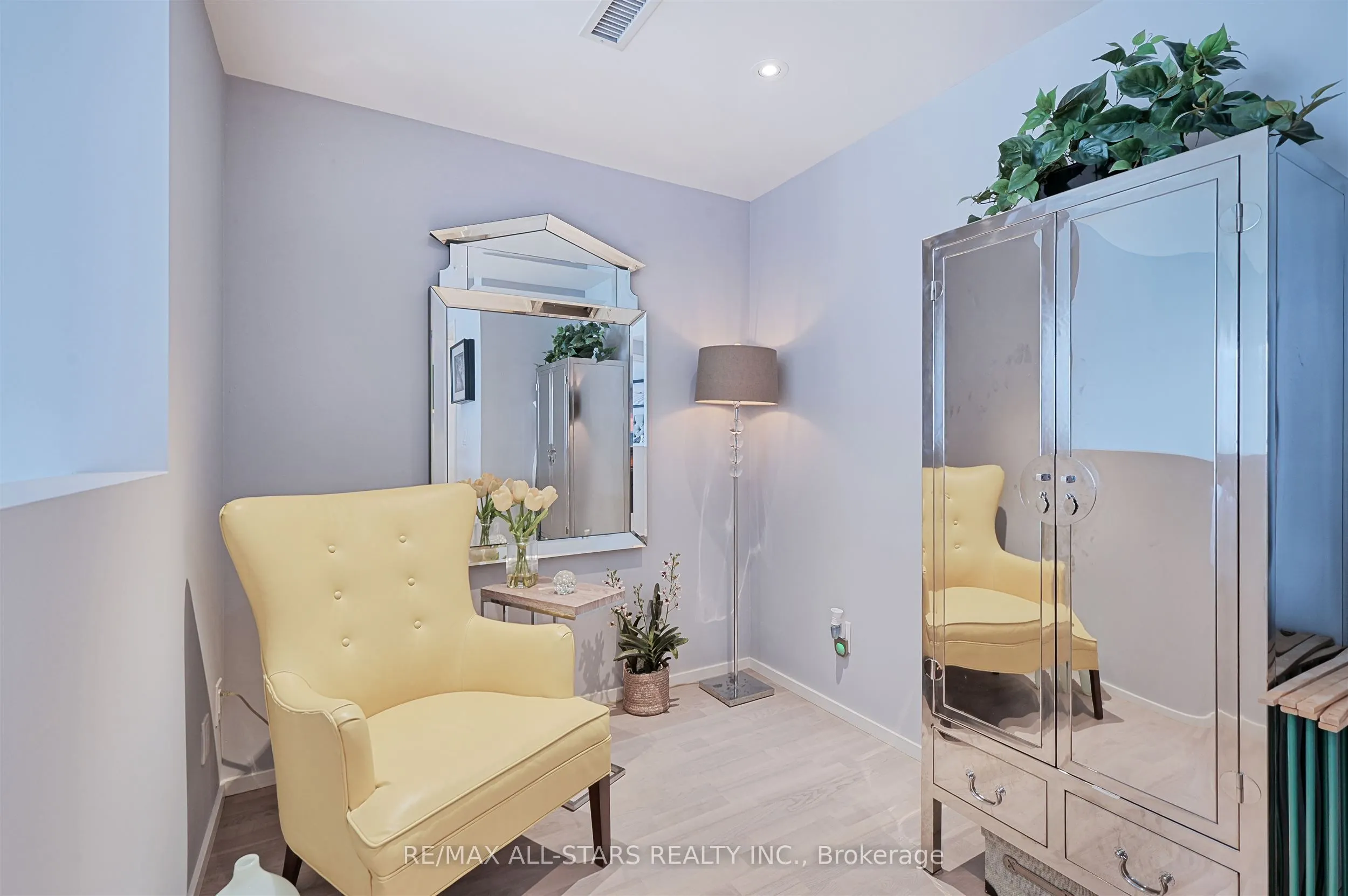 101 Charles Street E, #803