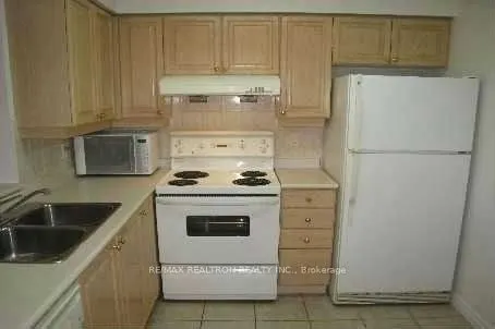 18 Sommerset Way, #918