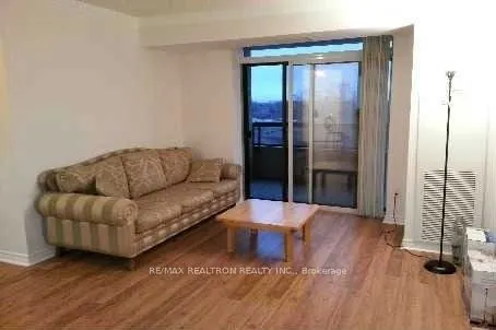 18 Sommerset Way, #918