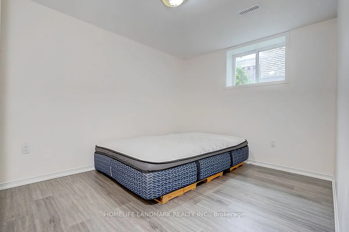 89 Whitehorn Crescent