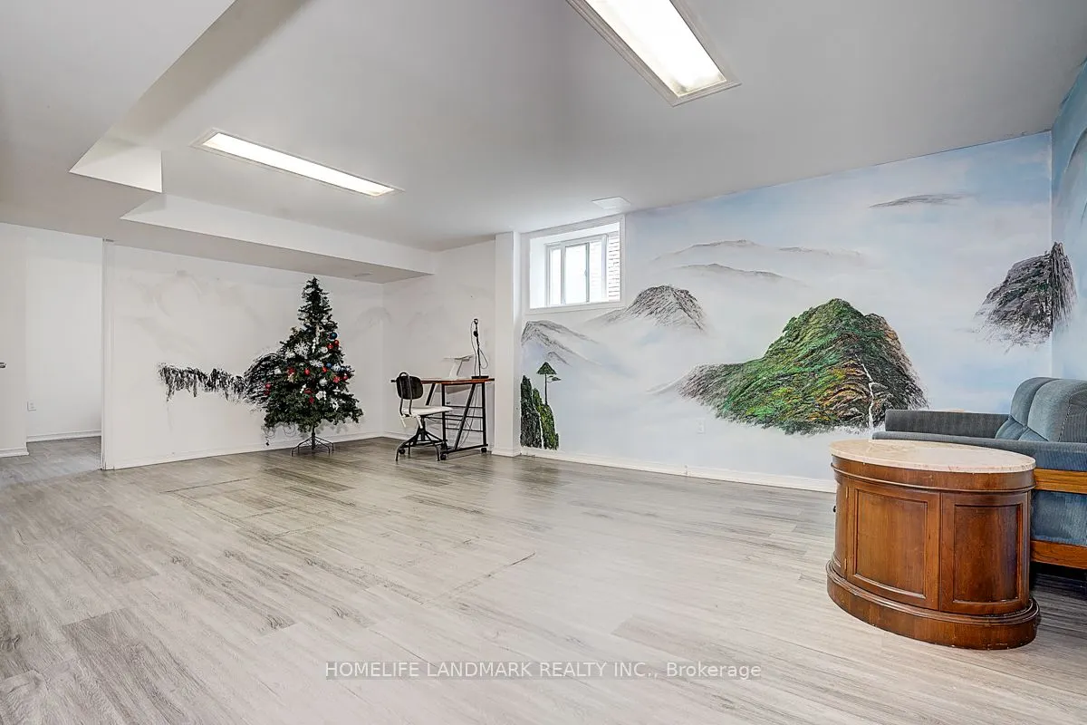 89 Whitehorn Crescent