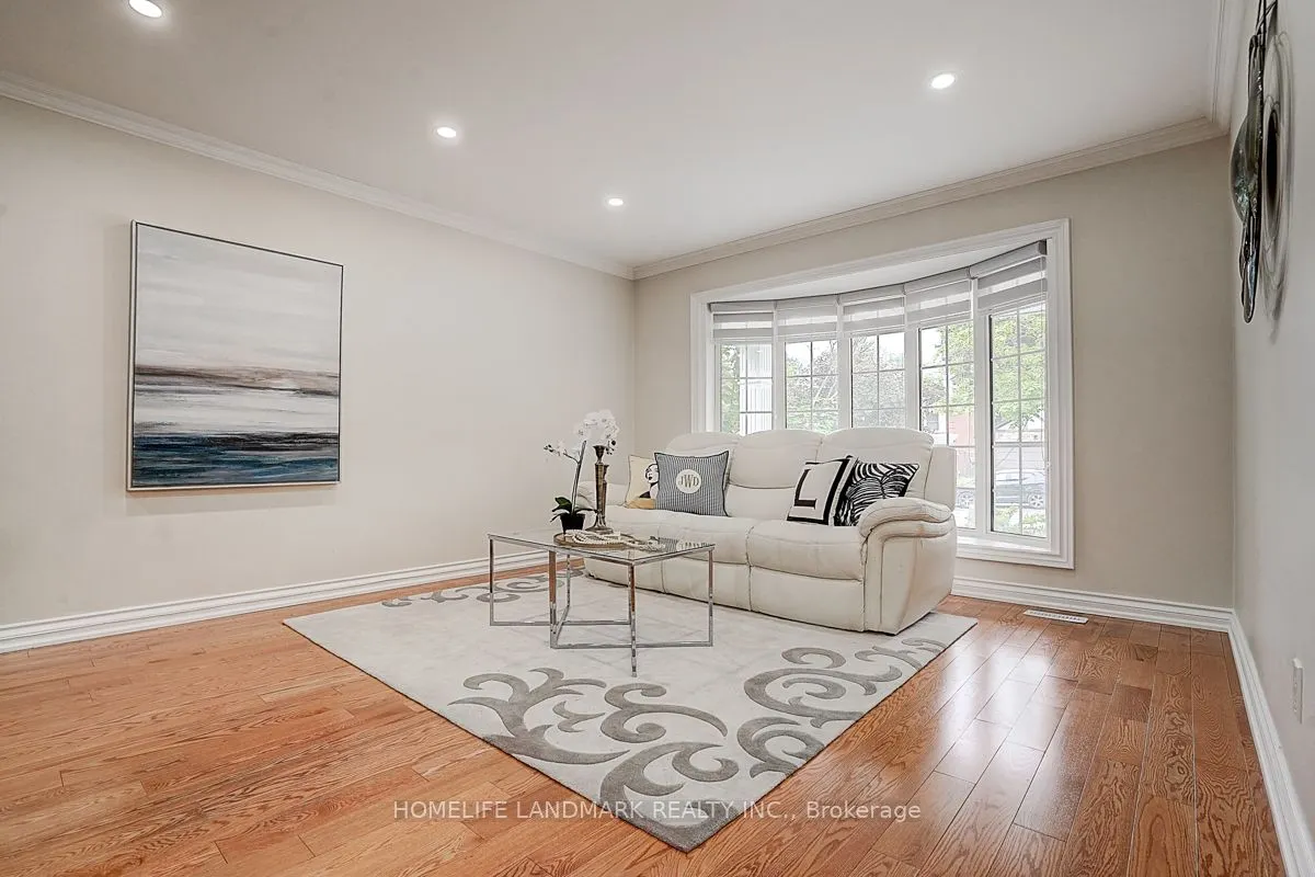 89 Whitehorn Crescent