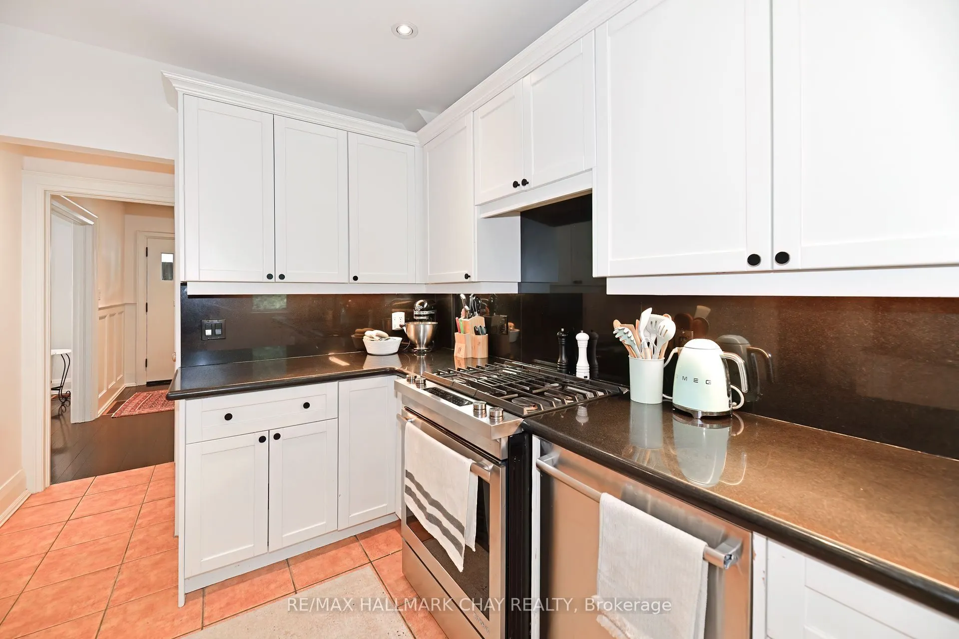 117 Hillsdale Avenue W