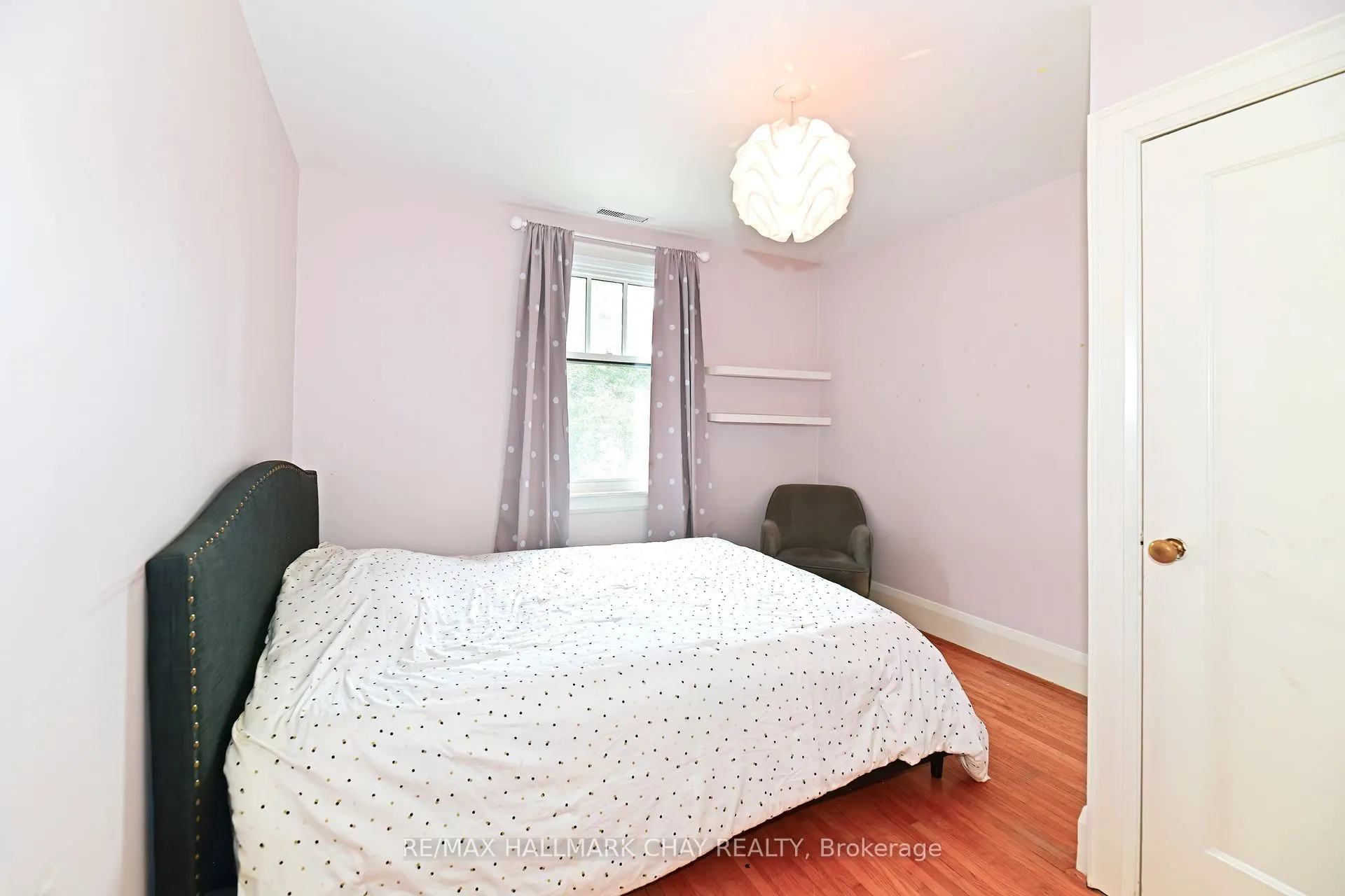 117 Hillsdale Avenue W
