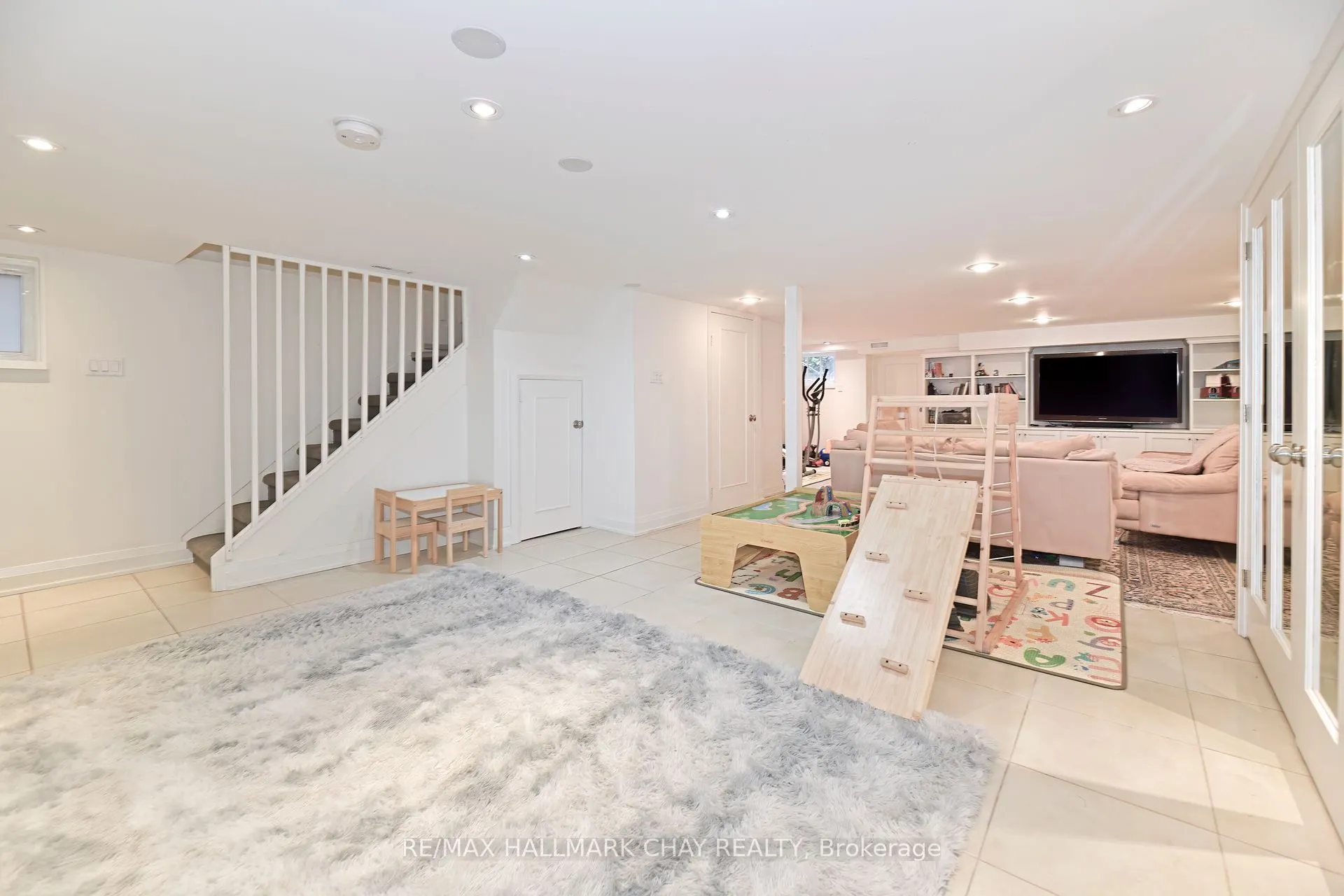 117 Hillsdale Avenue W