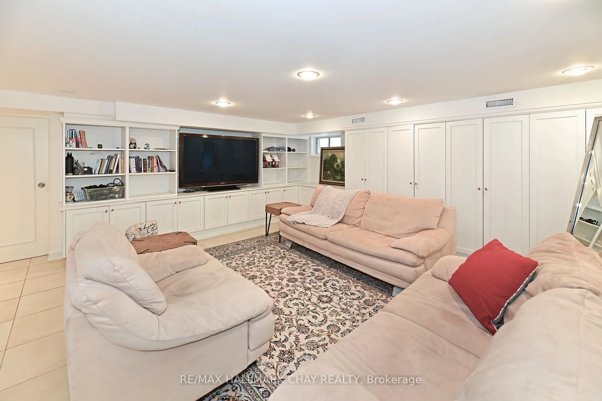 117 Hillsdale Avenue W