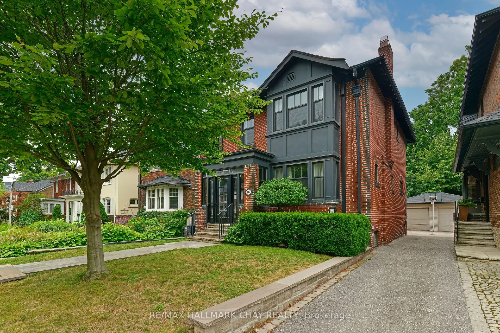 117 Hillsdale Avenue W