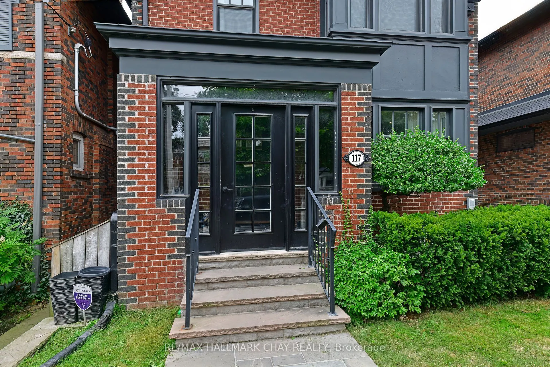 117 Hillsdale Avenue W