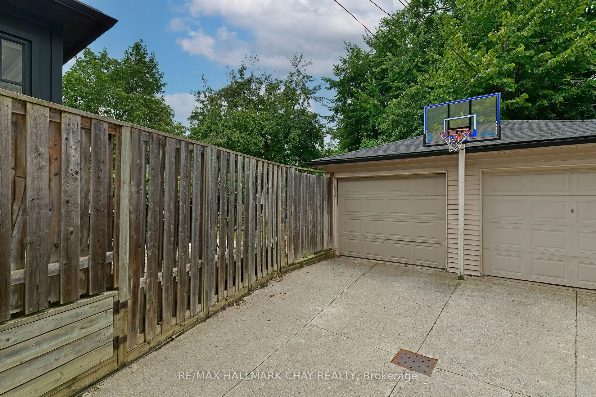 117 Hillsdale Avenue W