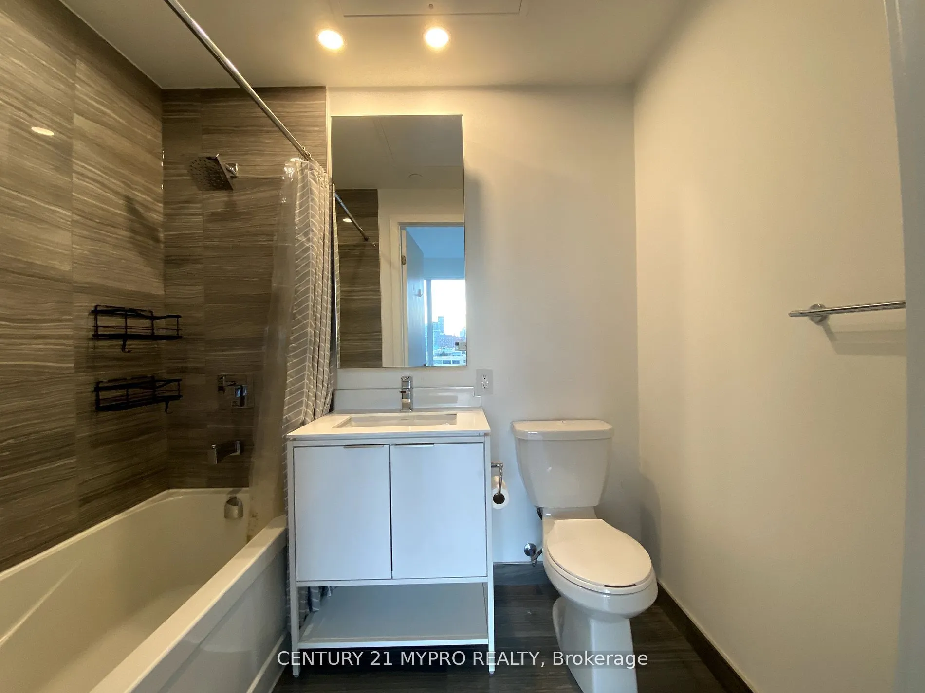 77 Shuter Street, #2313