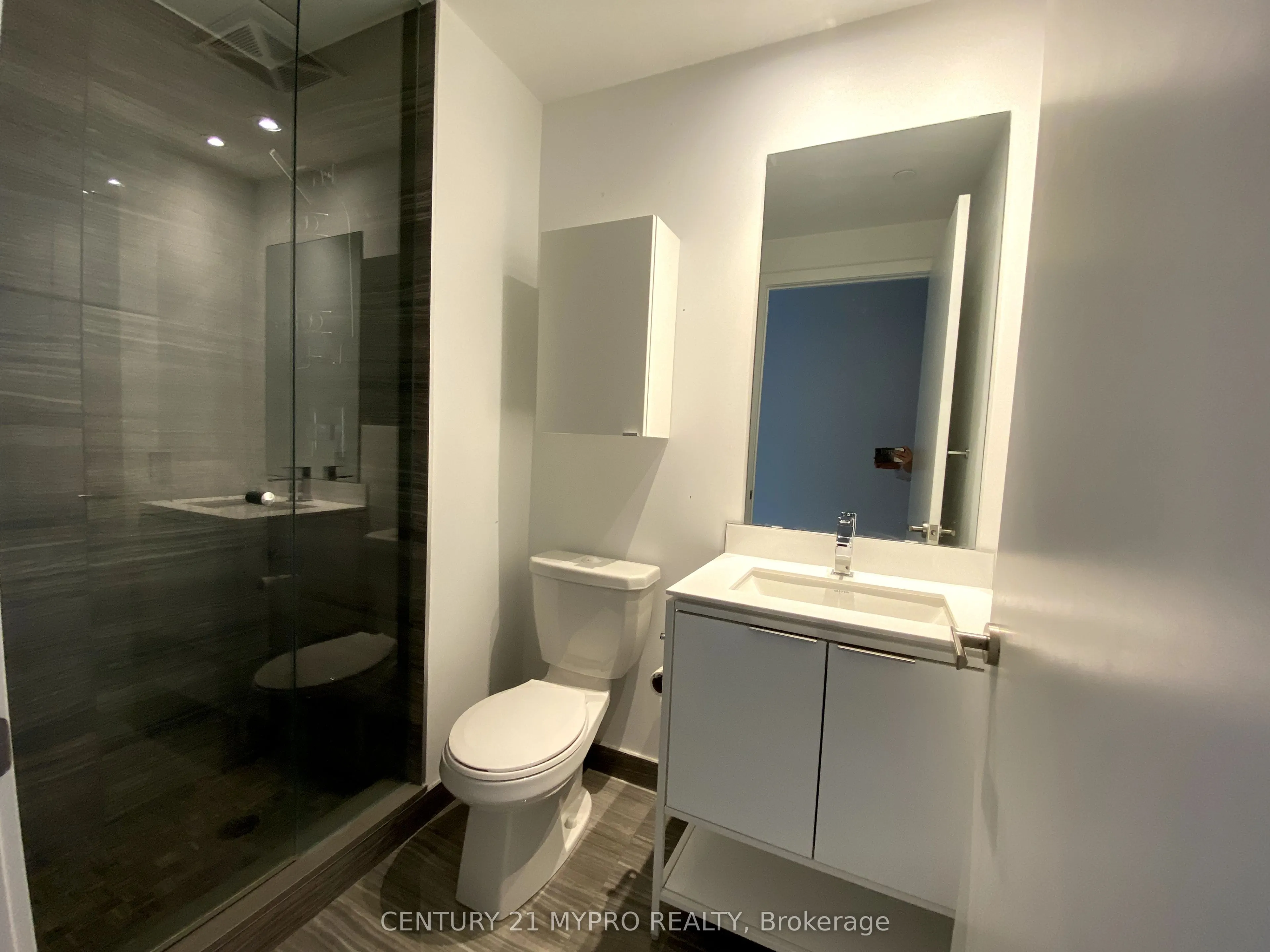 77 Shuter Street, #2313