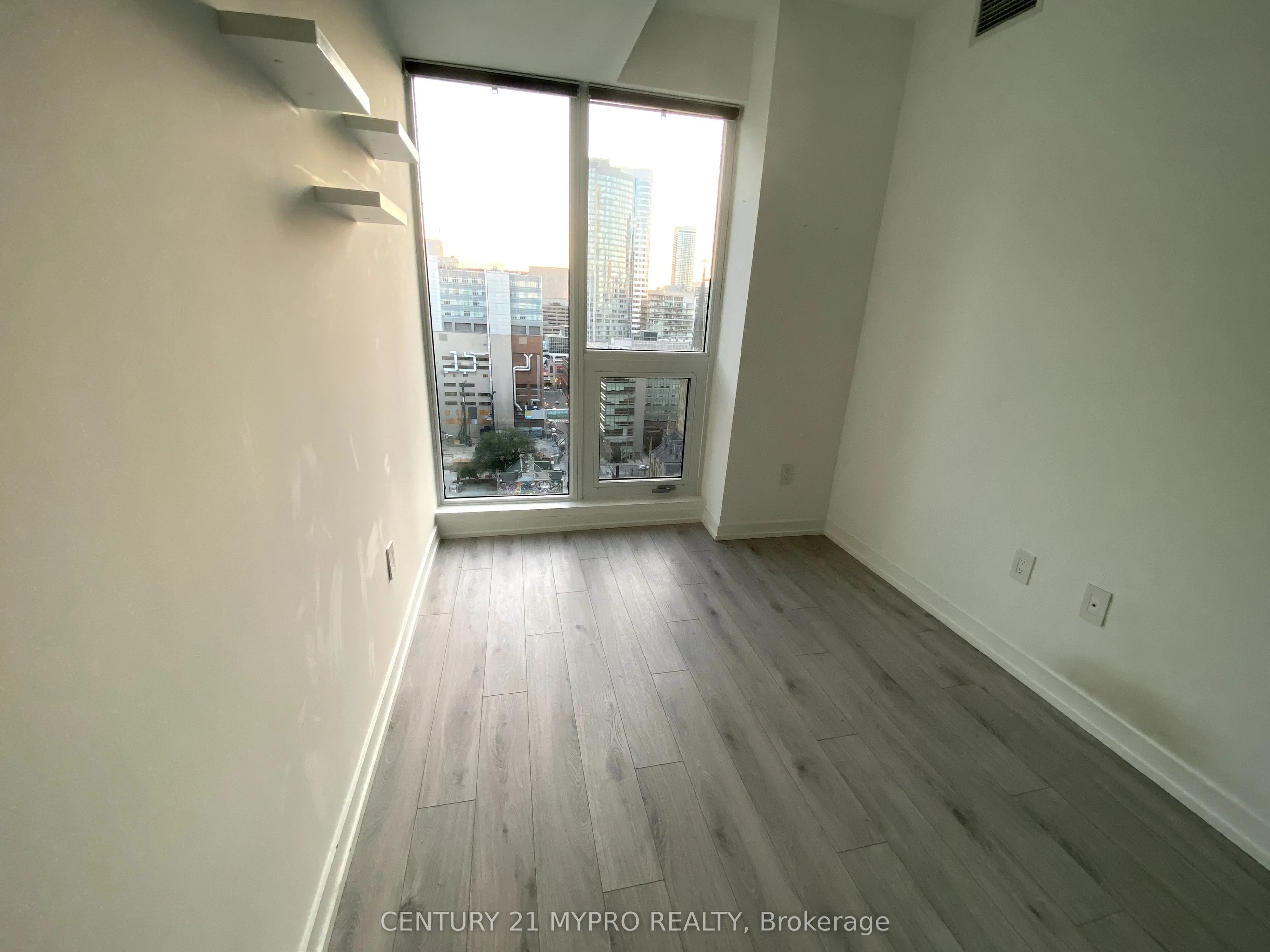 77 Shuter Street, #2313
