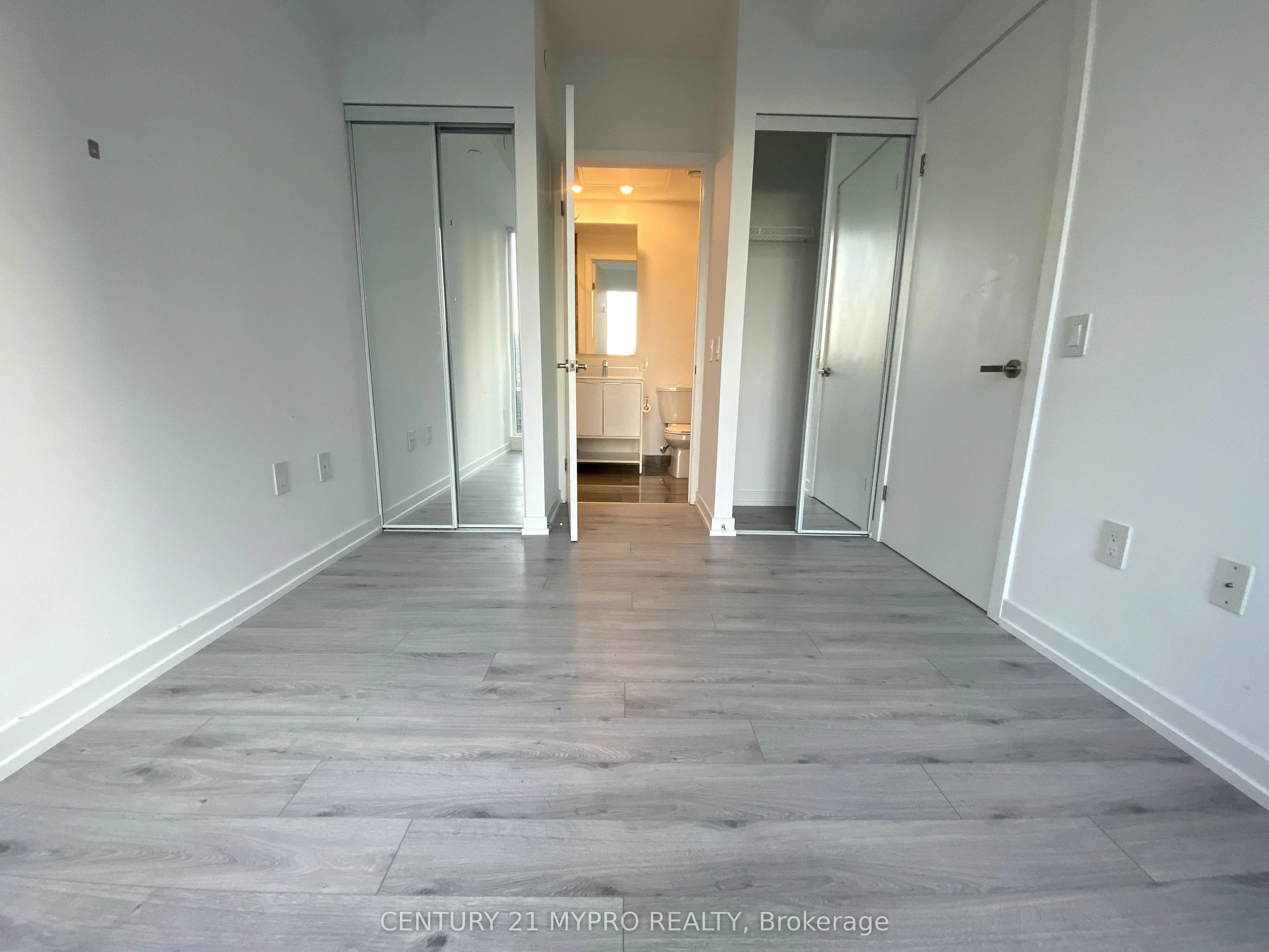 77 Shuter Street, #2313