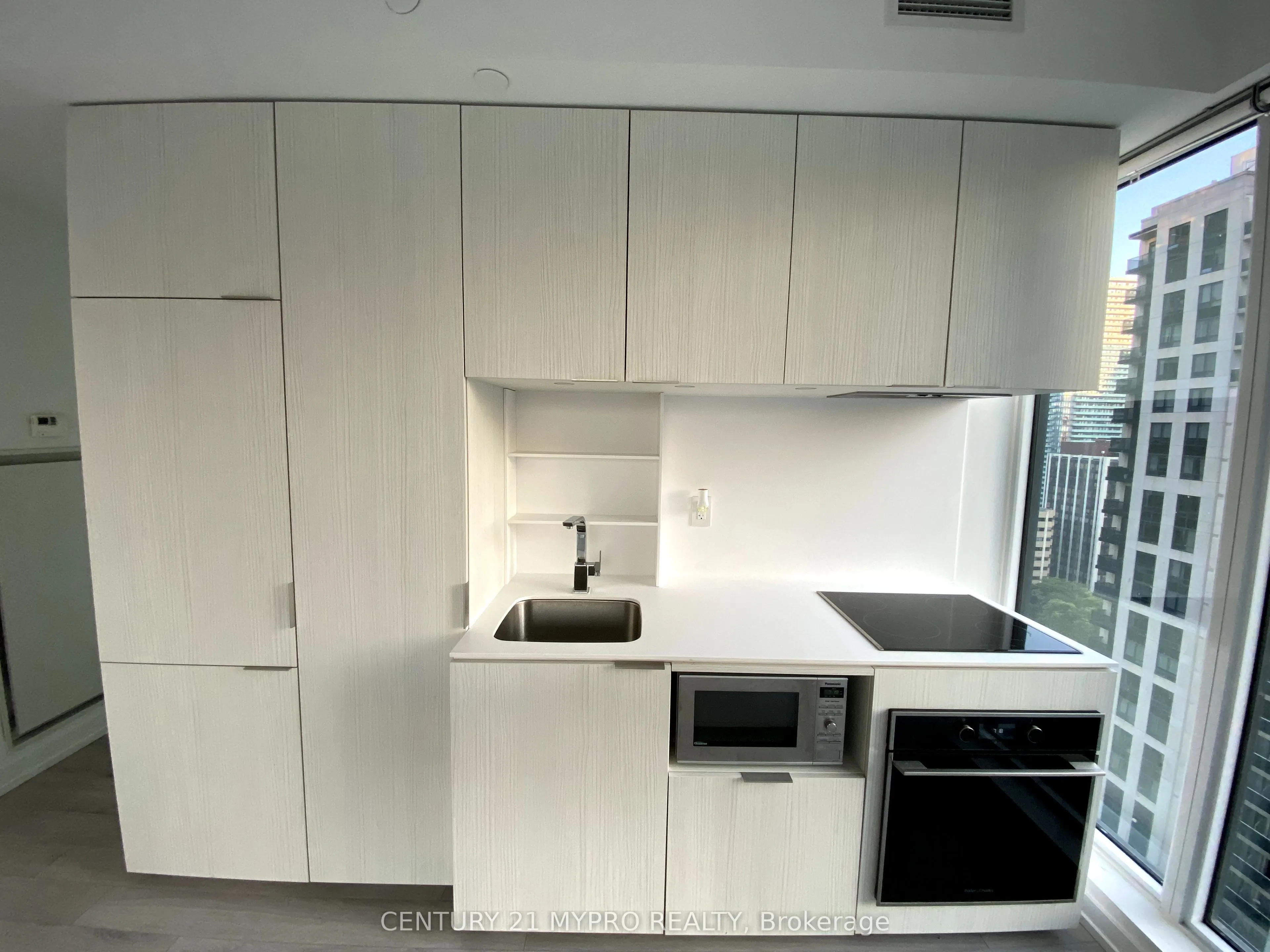 77 Shuter Street, #2313